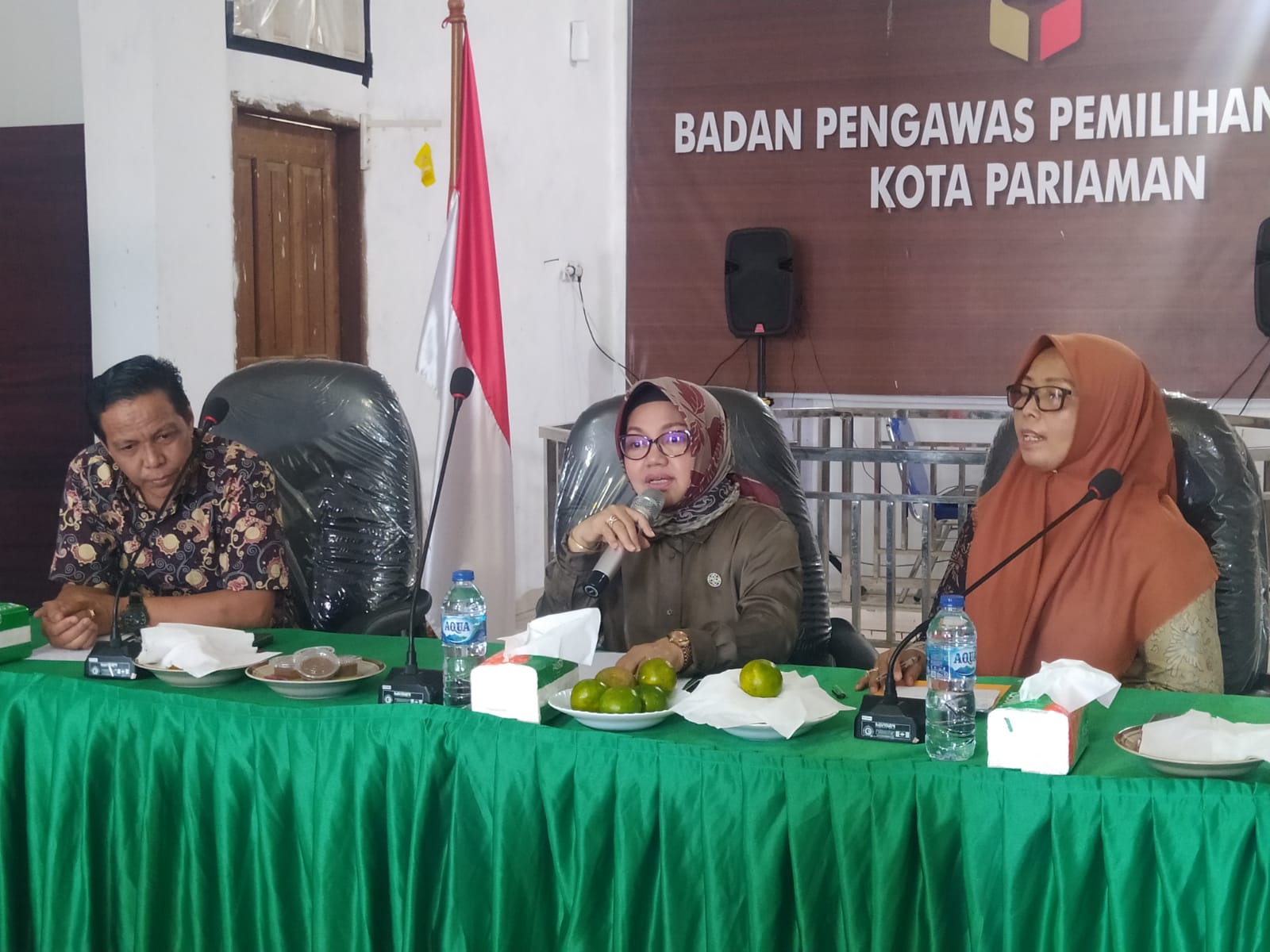 Kordiv Penanganan Pelanggaran Bawaslu Provinsi Sumatera Barat Elly Yanti dan Jajarannya Melakukan Supervisi dan Pembinaan