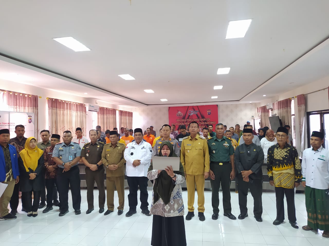 Bawaslu Kota Pariaman Bersama Elemen Masyarakat Tanda Tangani Deklarasi Pemilu Damai dan Berintegritas 