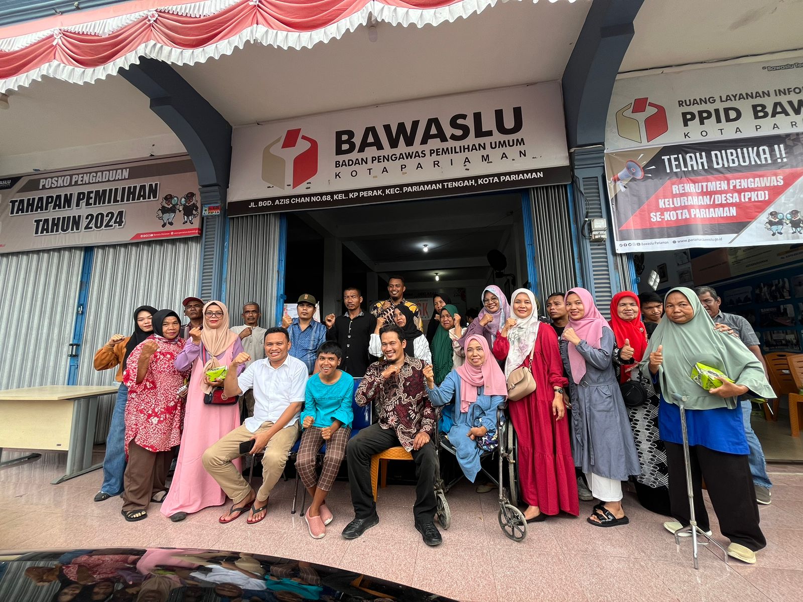 foto bersama Pimpinan Bawaslu dengan Kelompok Disabilitas