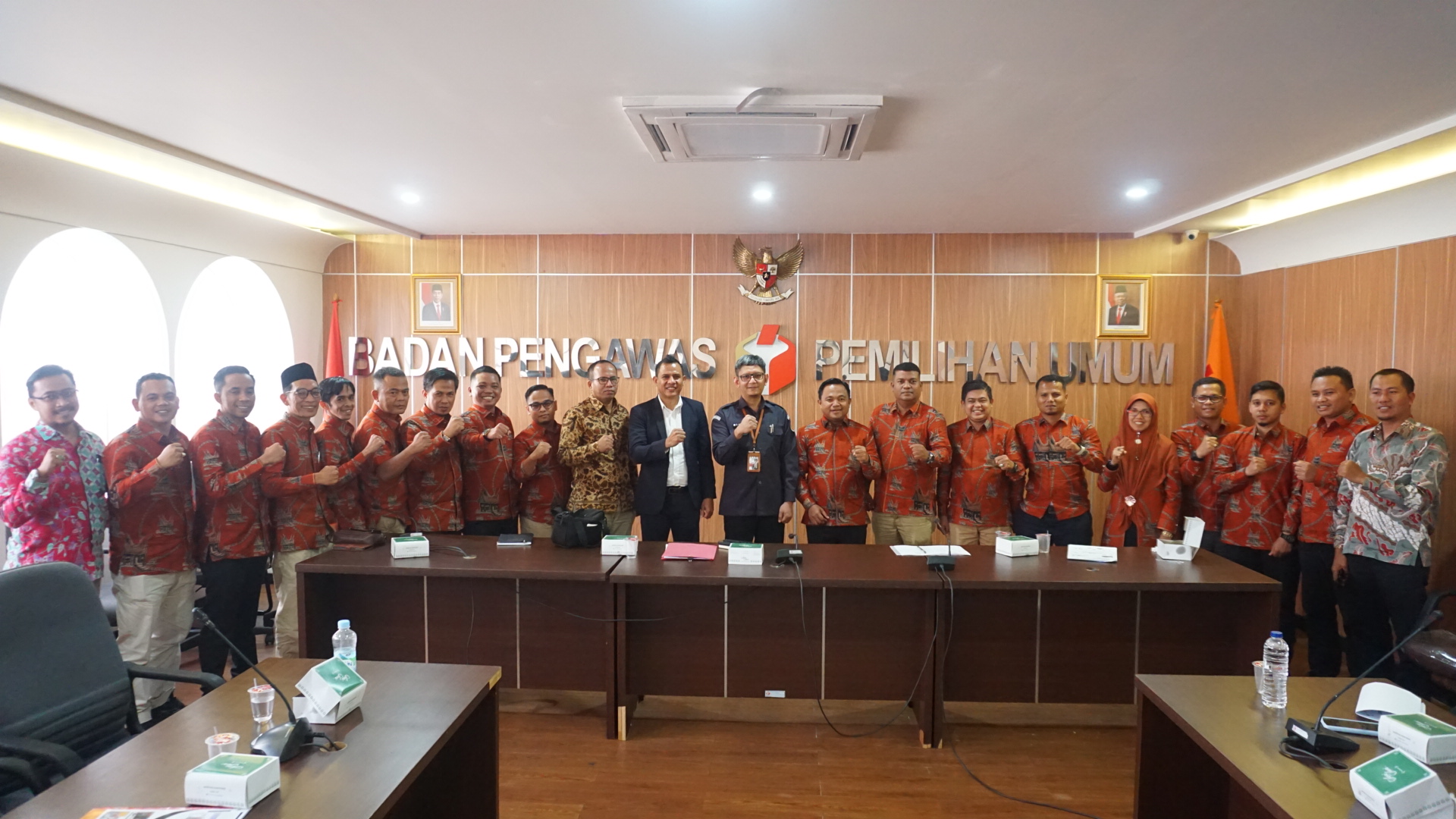 Foto Konsultasi kehumasan Bawaslu se-Sumatera Barat