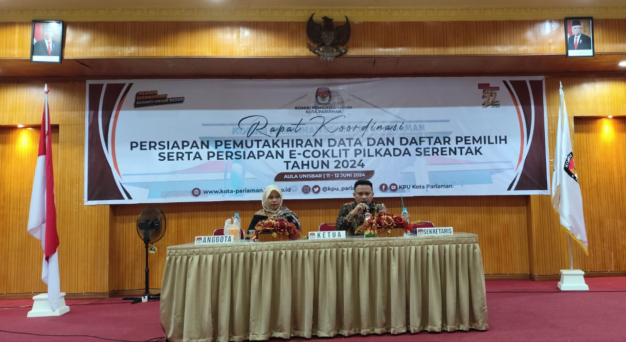 Foto saat Koordinator Hukum, Pencegahan, Partisipasi Masyarakat dan Hubungan Masyarakat, Ulil Amri saat Hadir sebagai Narasumber dalam Rapat Koordinasi Persiapan Data dan Daftar Pemilih serta Persiapan Coklit Pilkada Serentak Tahun 2024 Di Aula Unisbar, Rabu (12/06/24)