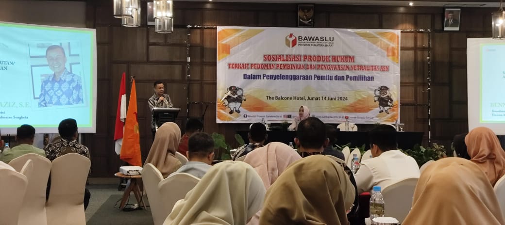 Foto saat Beny Aziz membuka kegiatan Sosialisasi Produk Hukum terkait Pedoman Pembinaan dan Pengawasan Netralitas ASN dalam Penyelenggaraan Pemilu dan Pemilihan yang diselenggarakan di Balcone Hotel & Resort Bukittinggi, Jumat (14/06/24).