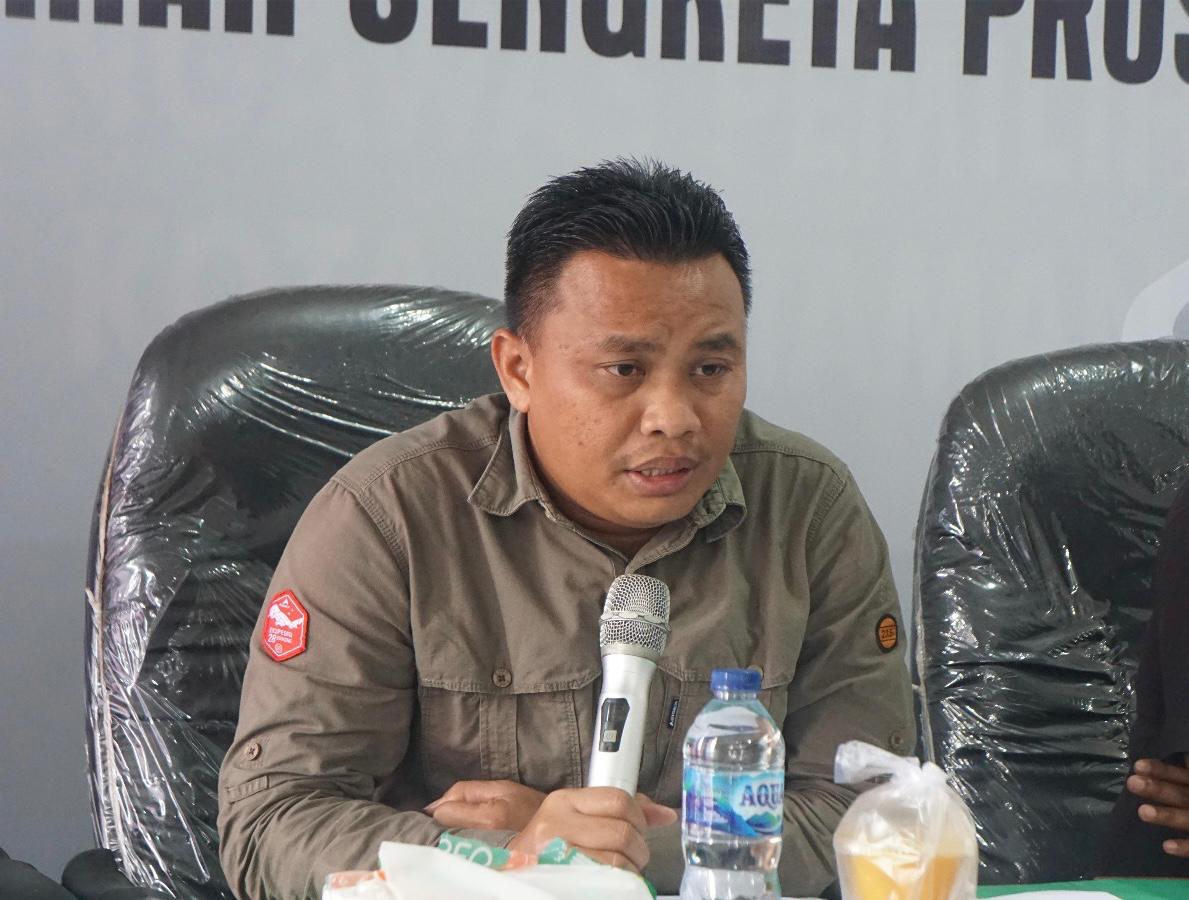 Ulil Amri, Kordiv HPPH Bawaslu Kota Pariaman saat memberikan kata sambutan di acara Konferensi Pers.