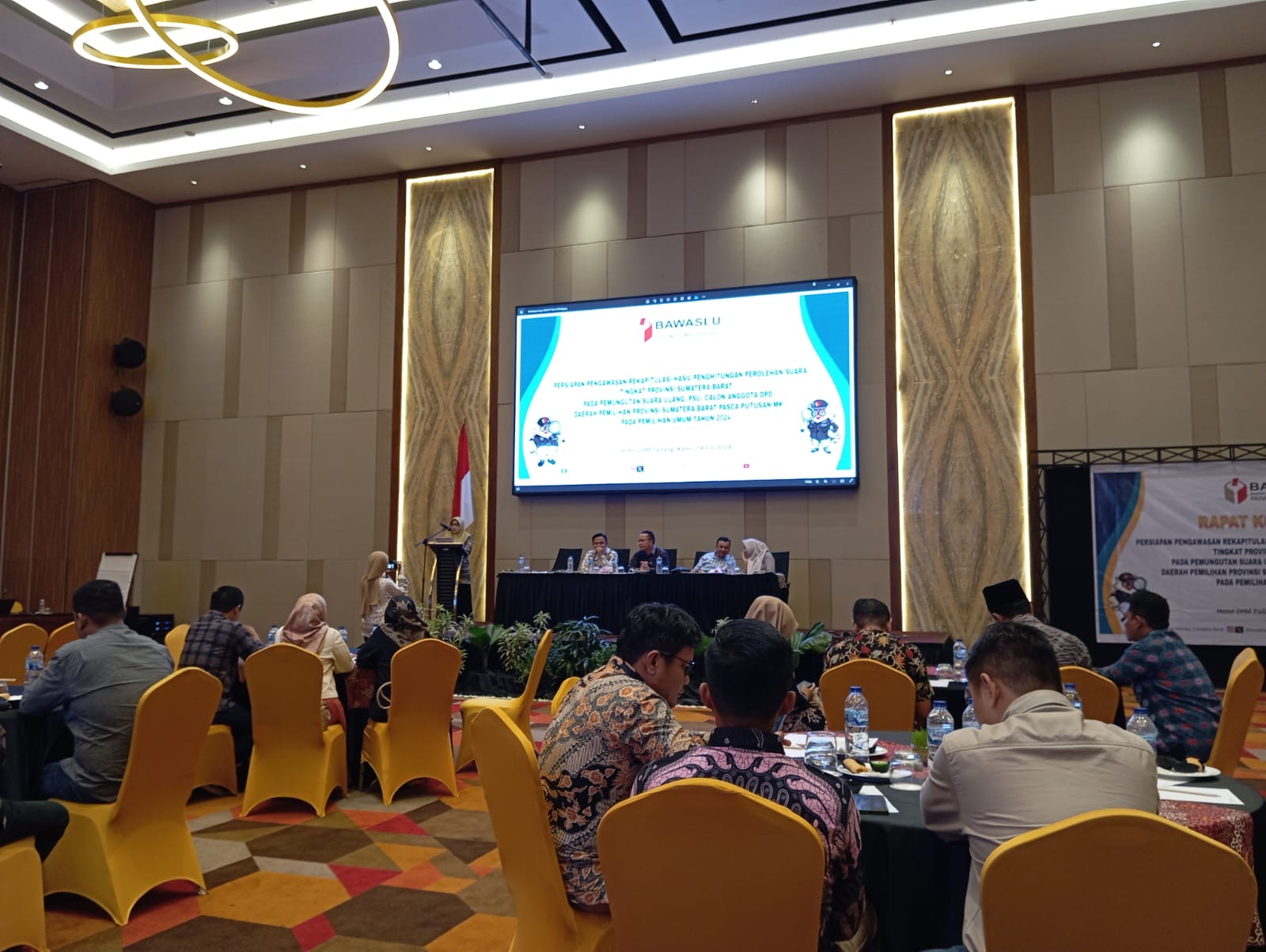 Foto saat rakor pimpinan bawaslu se-Provinsi Sumbar dalam persiapan Rekapitulasi PSU tingkat Provinsi