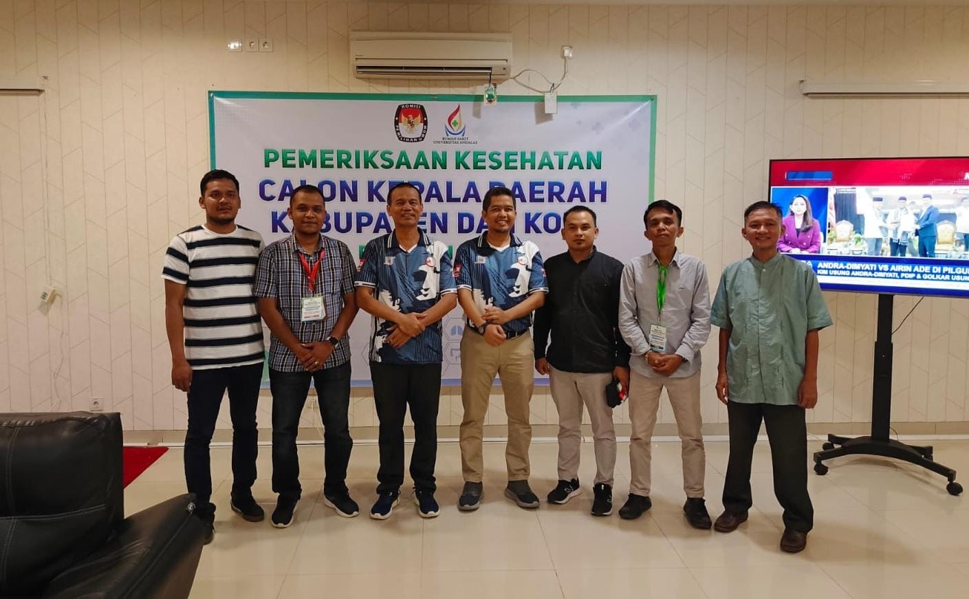 Foto Bacalon Genius-Ridwan melakukan pemeriksaan kesehatan