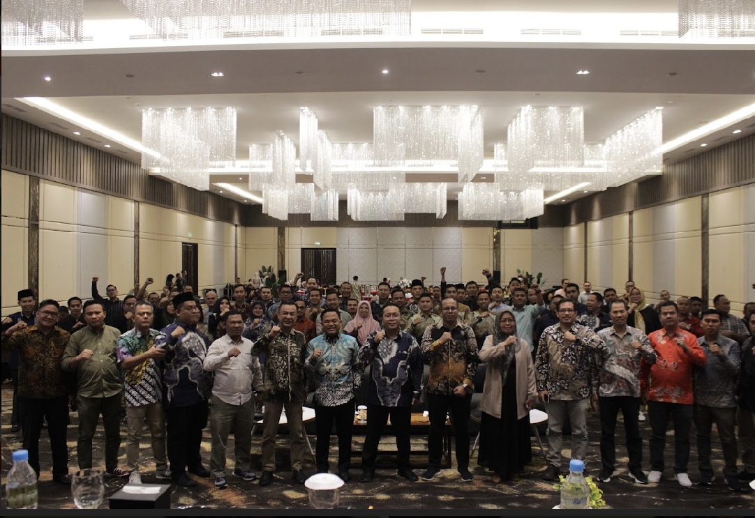 Foto bersama dalam kegiatan Rakernis pencalonan Kepala Daerah 2024