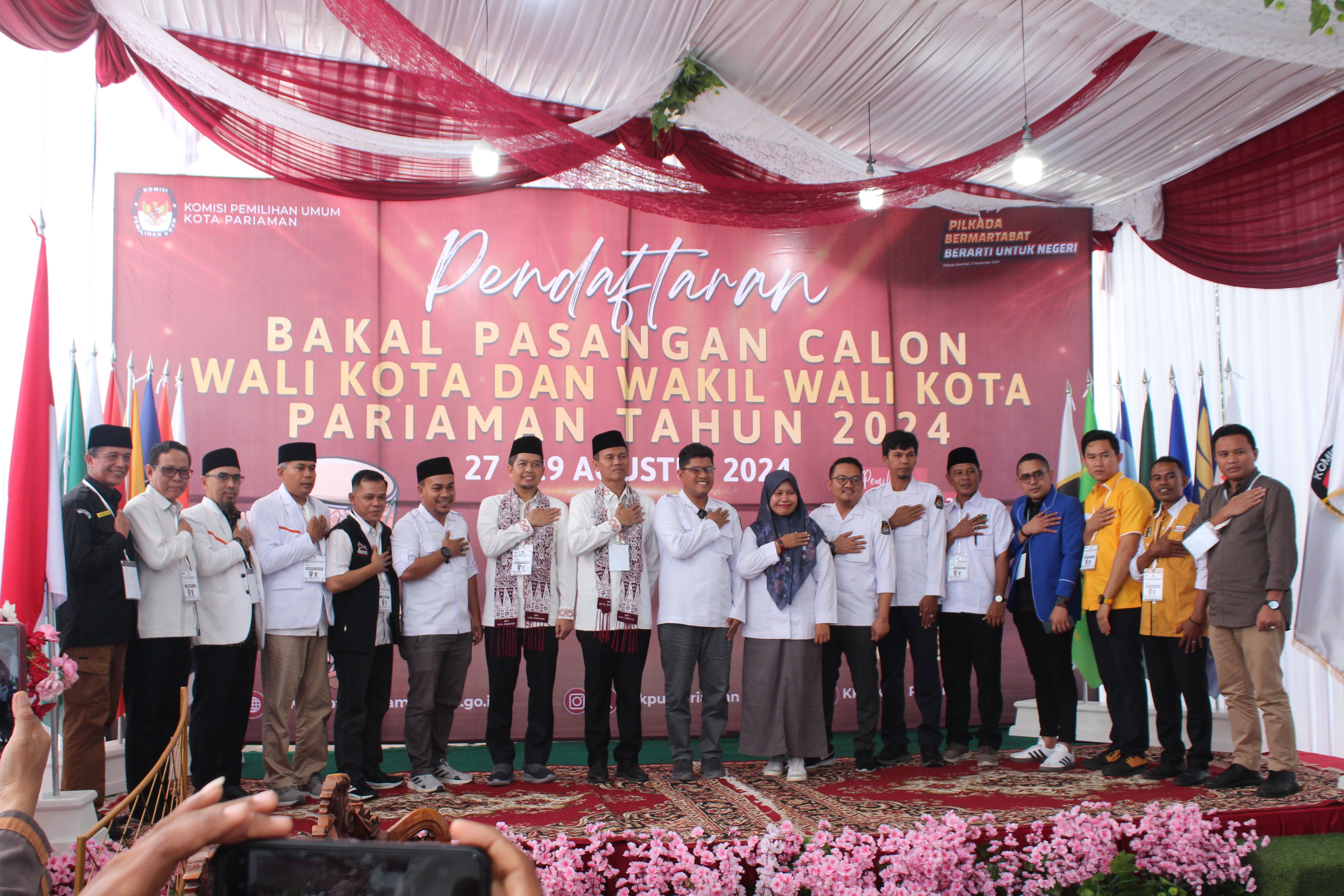 Foto saat pimpinan bawaslu pariaman menghadiri acara ceremonial pendaftaran paslon walikota dan wakil walikota pariaman