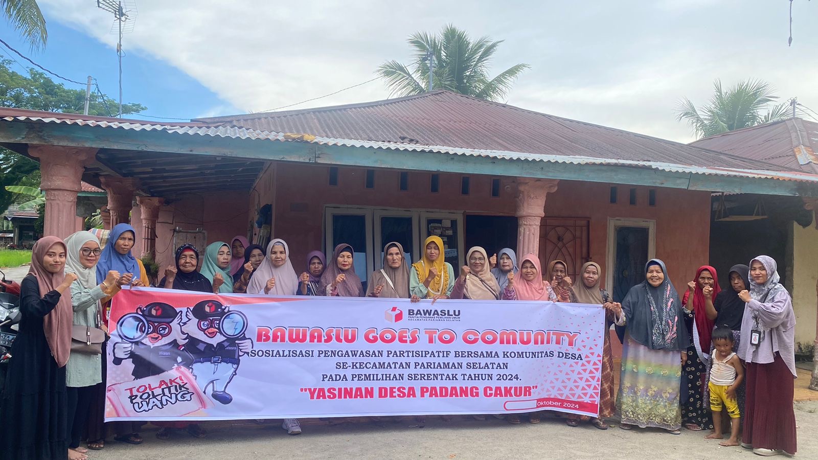 Foto bersama panwaslu kecamatan pariaman selatan bersama komunitas yasinan