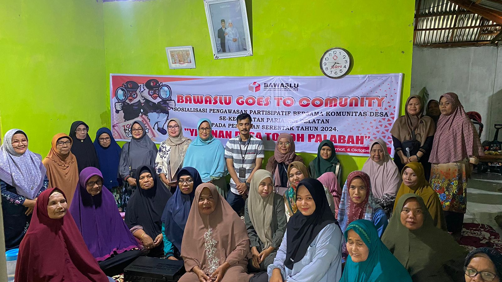 foto panwascam pariaman selatan bersama komunitas yasinan desa toboh palabah