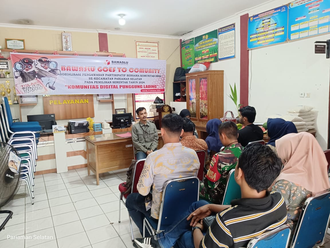 Foto ketua panwascam pariaman selatan sedang melakukan sosialisasi pengawasan partisipatif bersama komunitas digital