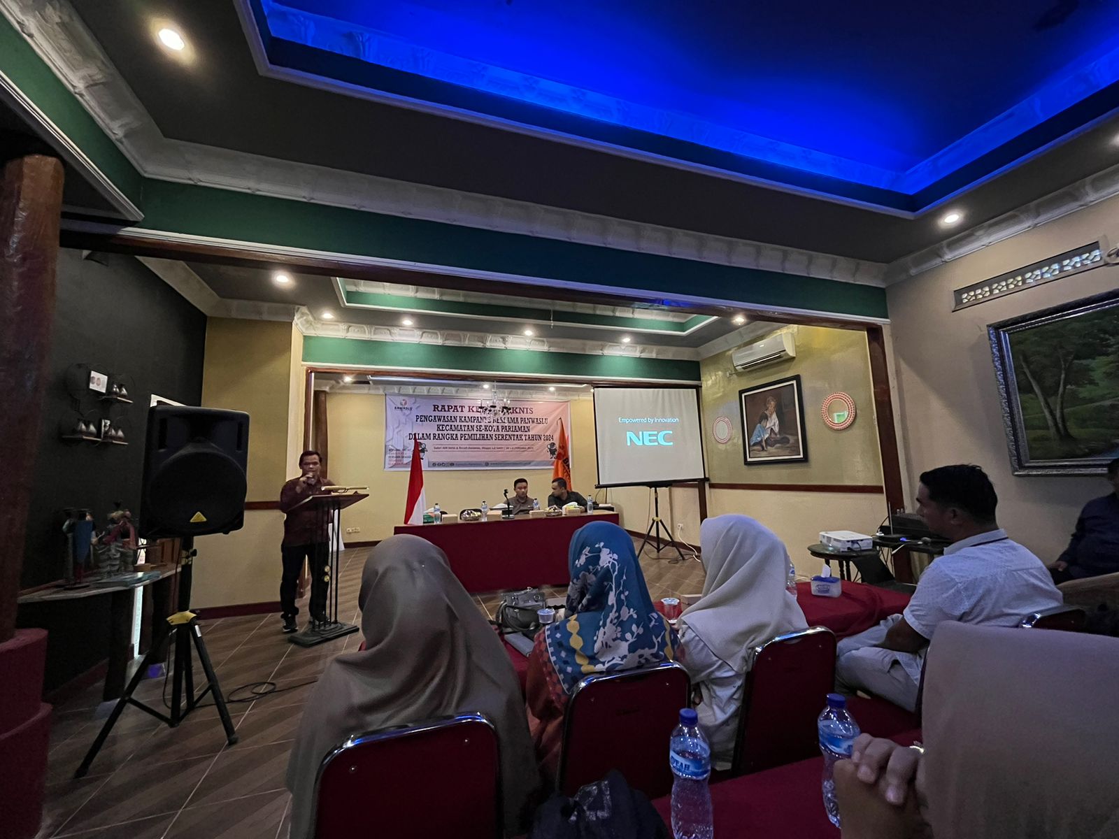 Foto saat Koordinator Divisi Penanganan Pelanggaran dan Penyelesaian Sengketa Bawaslu Kota Pariaman membuka kegiatan Rakernis Pengawasan Kampanye pada Pemilihan Serentak Tahun 2024