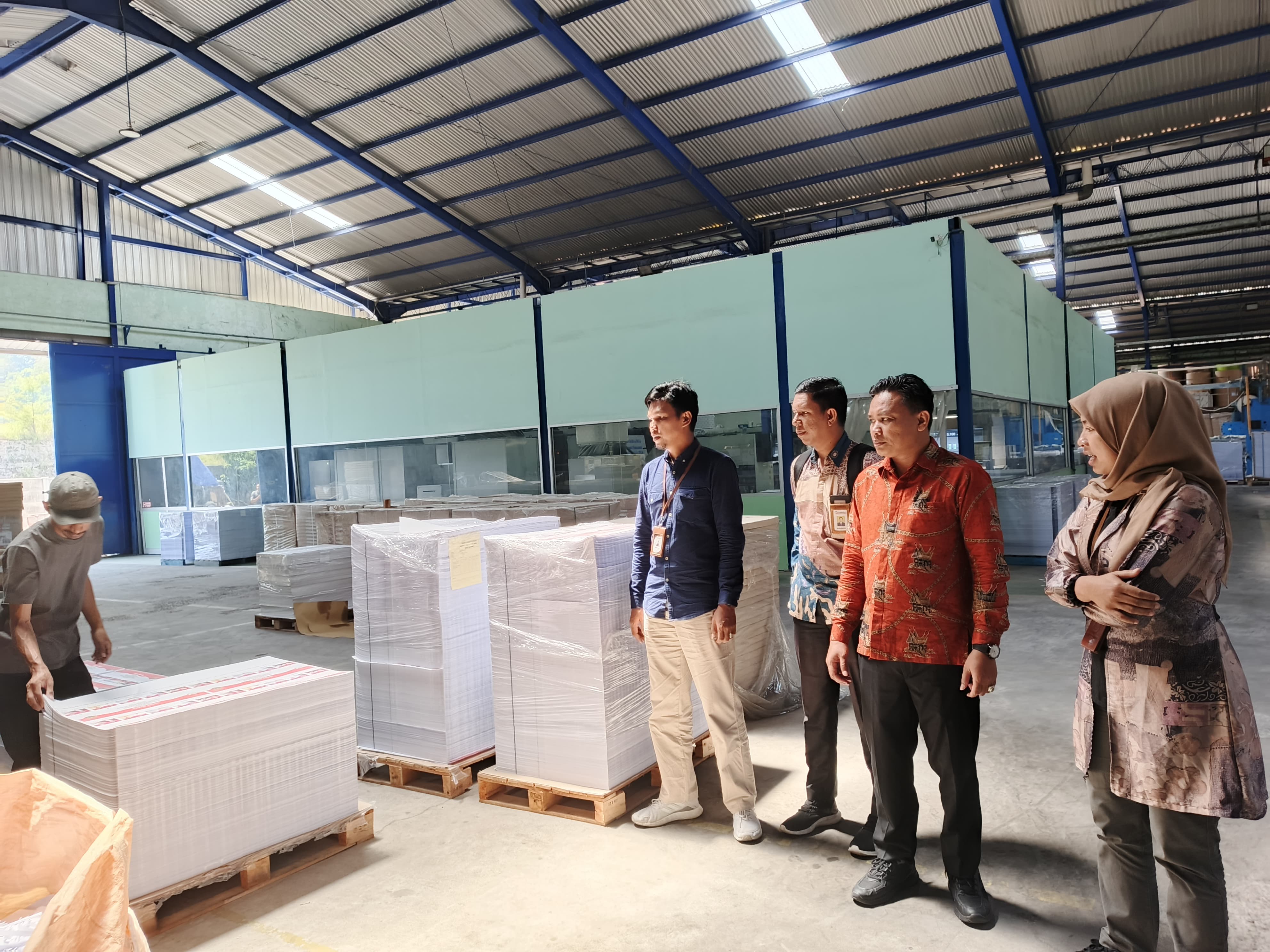 Bawaslu Pariaman lakukan pengawasan proses pendistribusian surat suara bersama KPU Kota Pariaman