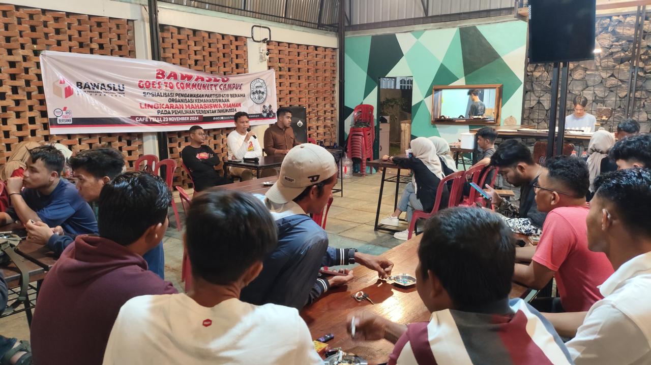 Foto sosialisasi pengawasan partisipatif bersama organisasi mahasiswa yang bernama Lingkaran Mahasiswa Piaman