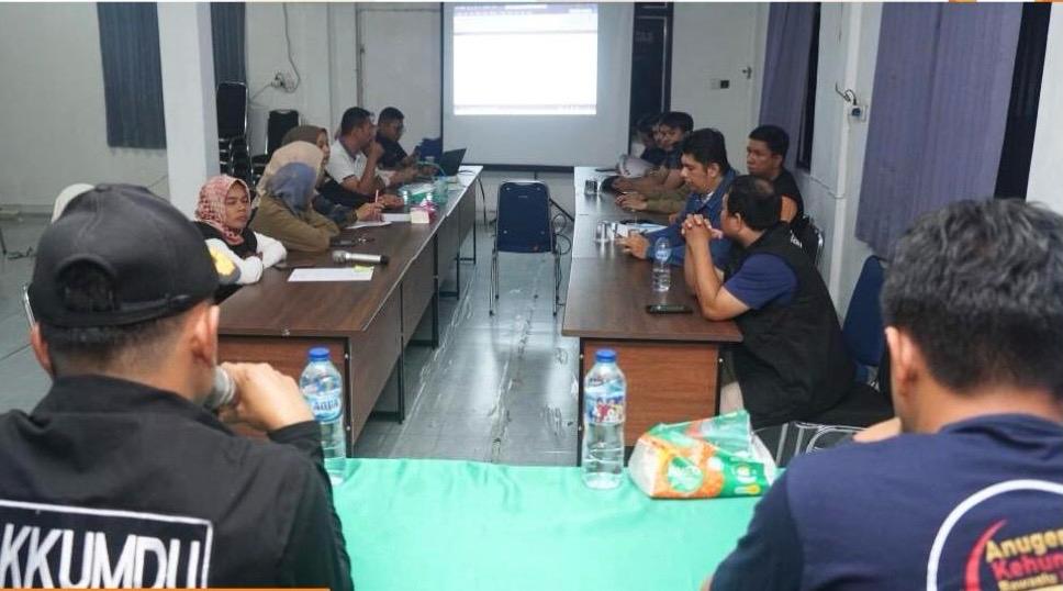 Foto saat rapat koordinasi dengan Panwascam terkait Pengawasan jelang Hari pemungutan suara