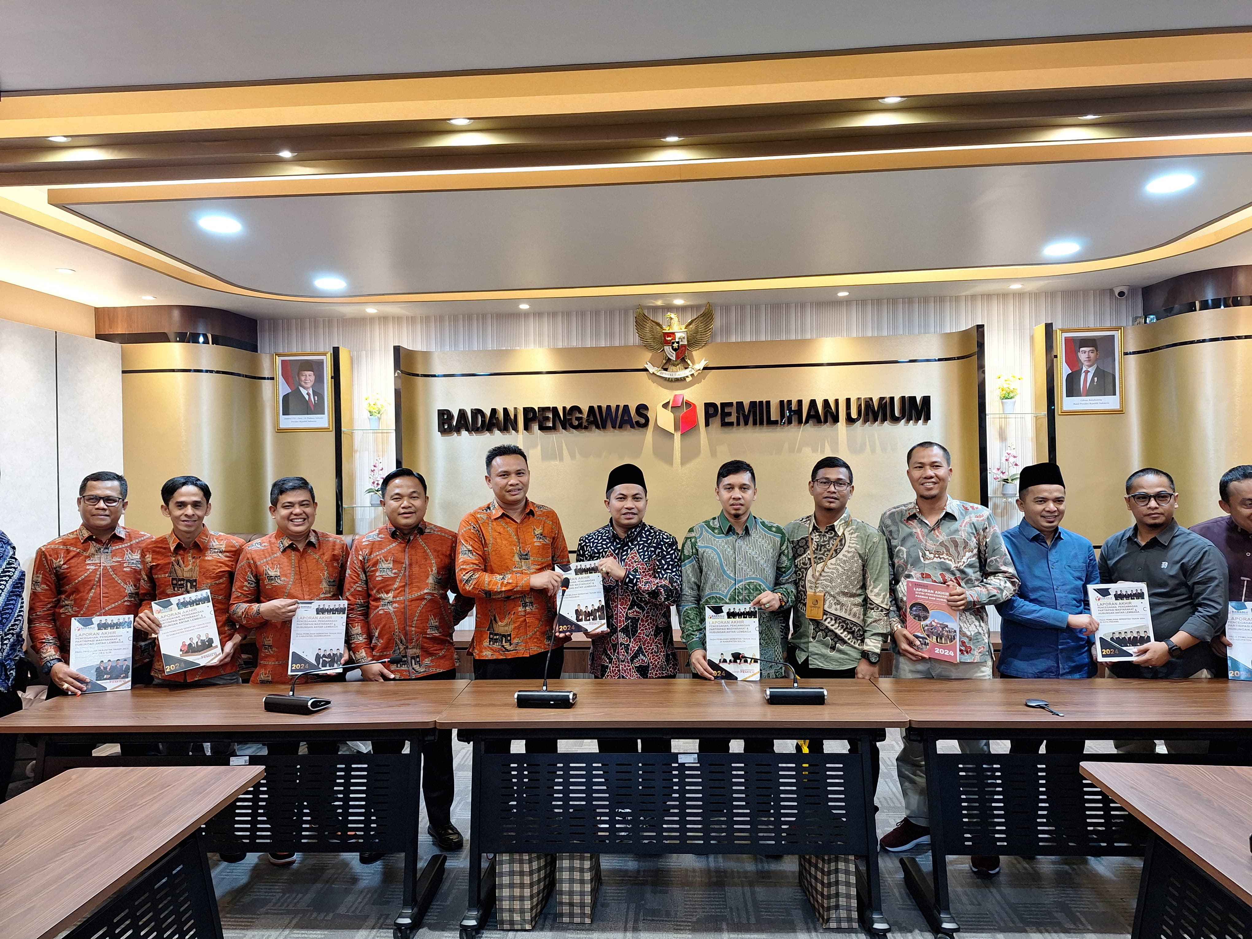 Foto Penyampaian Laporan Akhir Pengawasan Bawaslu Kota Pariaman, Jakarta (15/01/25)