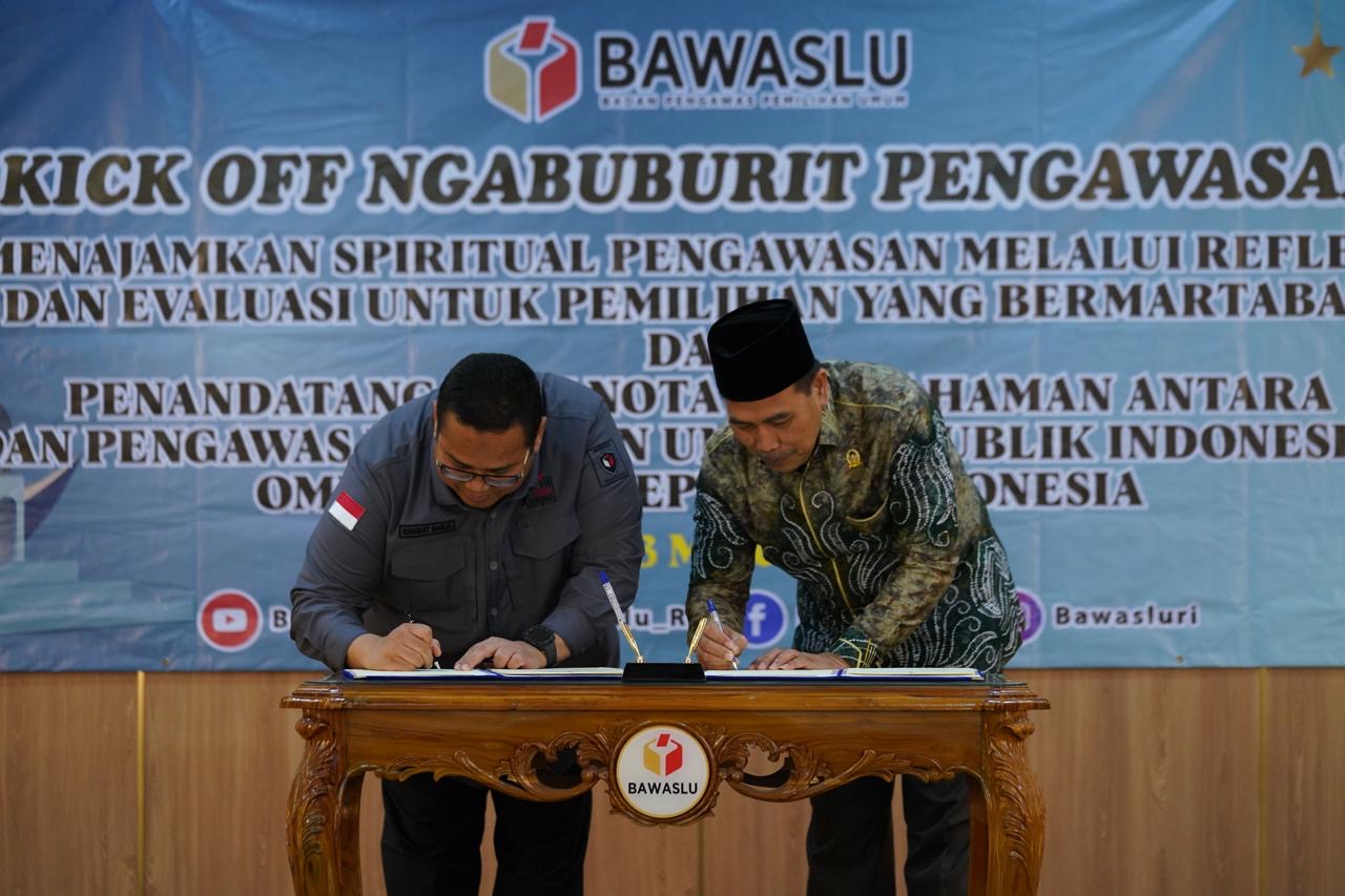 Bawaslu dan Ombudsman resmi menandatangani Memorandum of Understanding terkait penyelenggaraan pemerintahan yang baik dalam bidang pengawasan kepemiluan di Bawaslu, Jakarta, Senin (3/3/2025).