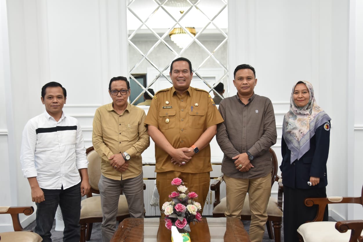 Foto bersama Pimpinan Bawaslu dengan Walikota Pariaman, 25/03/25