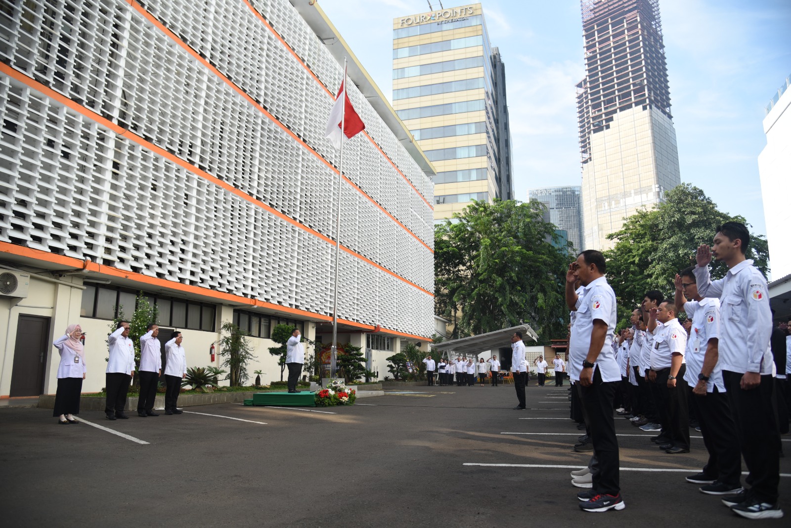 Bawaslu melaksanakan apel dalam rangka merayakan HUT ke-17 Bawaslu