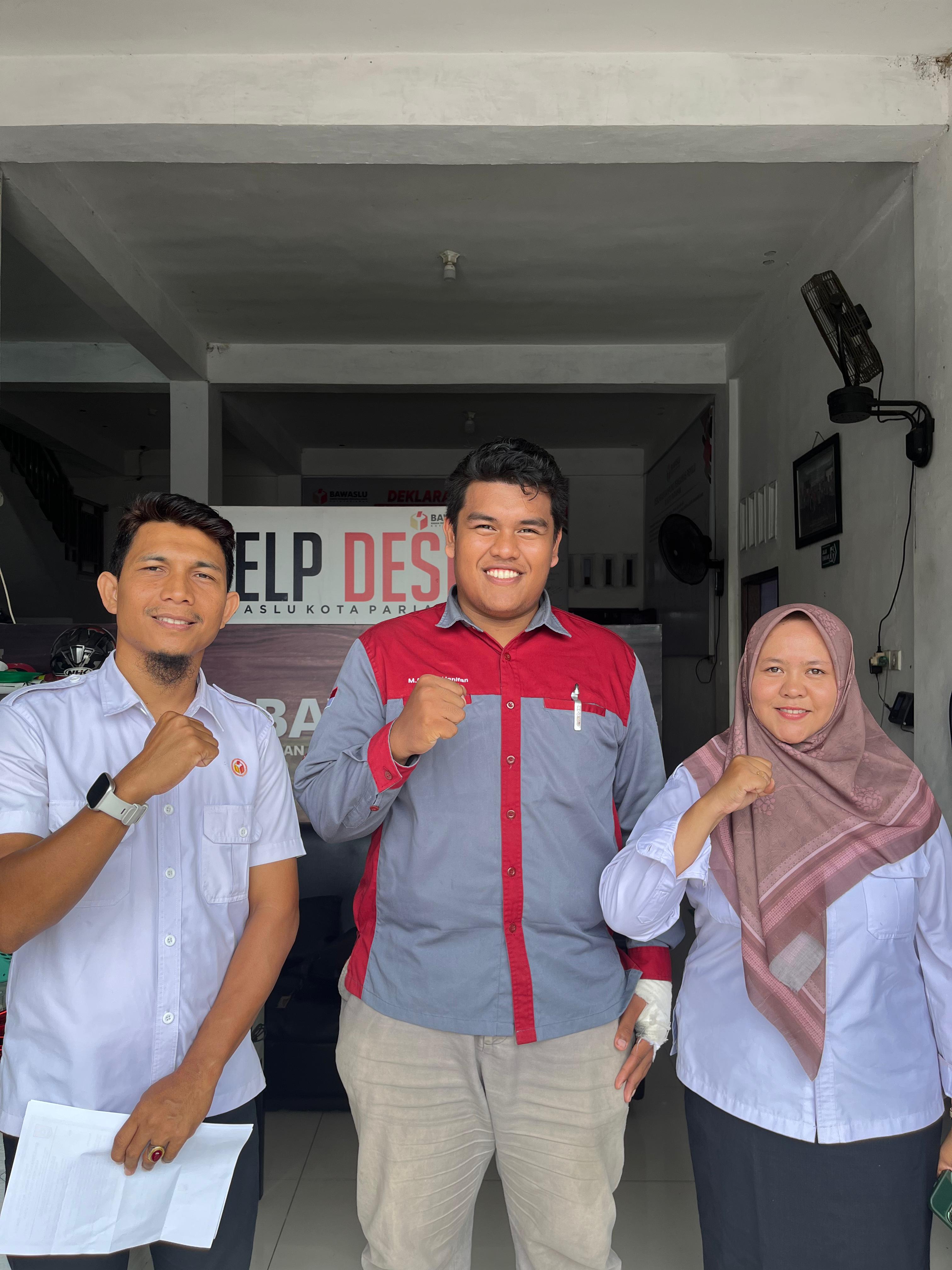 Foto Bawaslu Pariaman bersama saat kedatangan mahasiswa UNAND Padang, 28/05/25