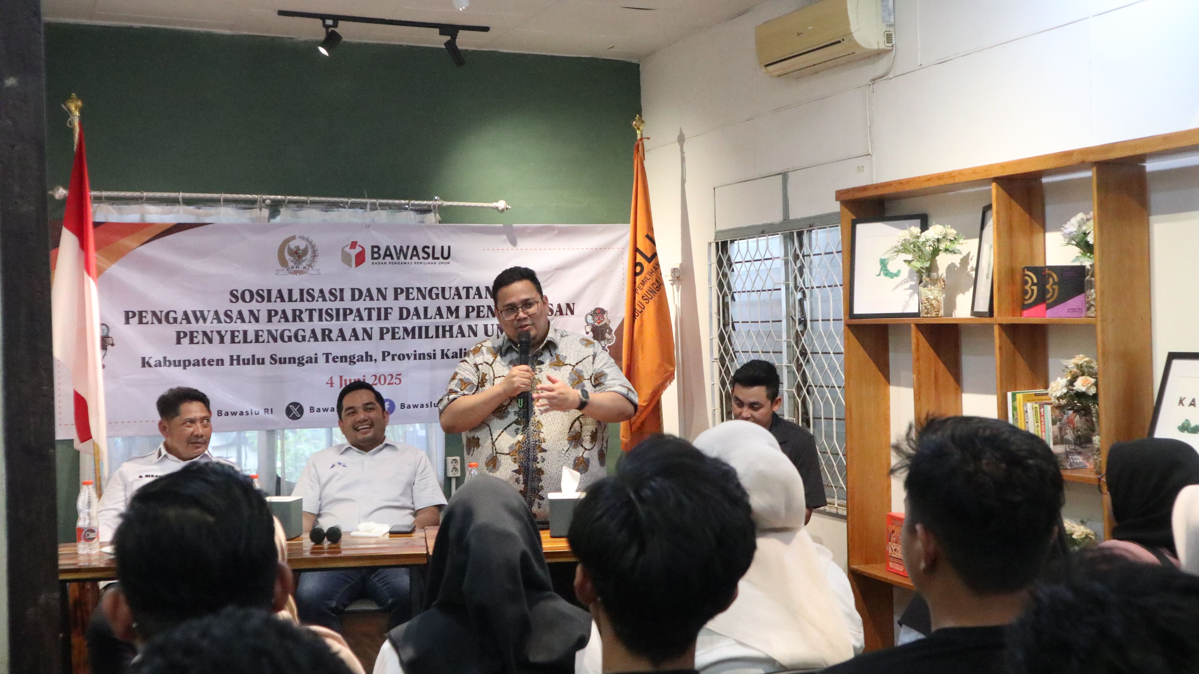 Ketua Bawaslu Rahmat Bagja saat menjadi narasumber di Forum Dialog Kepemiluan yang Digelar di Kabupaten Hulu Sungai Tengah, Provinsi Kalimantan Selatan pada Rabu (4/6/2025).