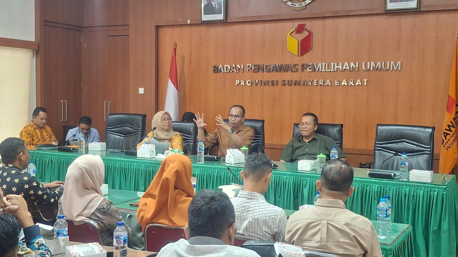 Rapat Koordinasi Pelaksanaan Simulasi Penyelesaian Sengketa Bawaslu Kabupaten/Kota se-Sumatera Barat Kamis 11 September 2025