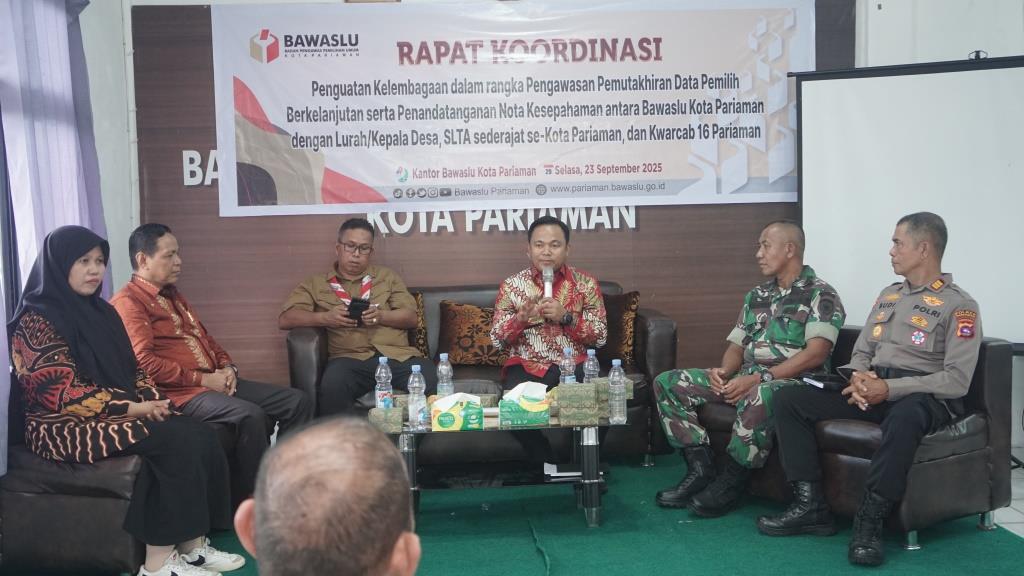 Rapat Koordinasi Penguatan Kelembagaan dalam rangka pengawasan Pemutakhiran Data Pemilih Berkelanjutan serta penandatanganan Nota Kesepahaman (MoU) antara Bawaslu Kota Pariaman dengan Kwarcab 16 Kota Pariaman dan Kepala Desa pada selasa siang, (23/09/25).