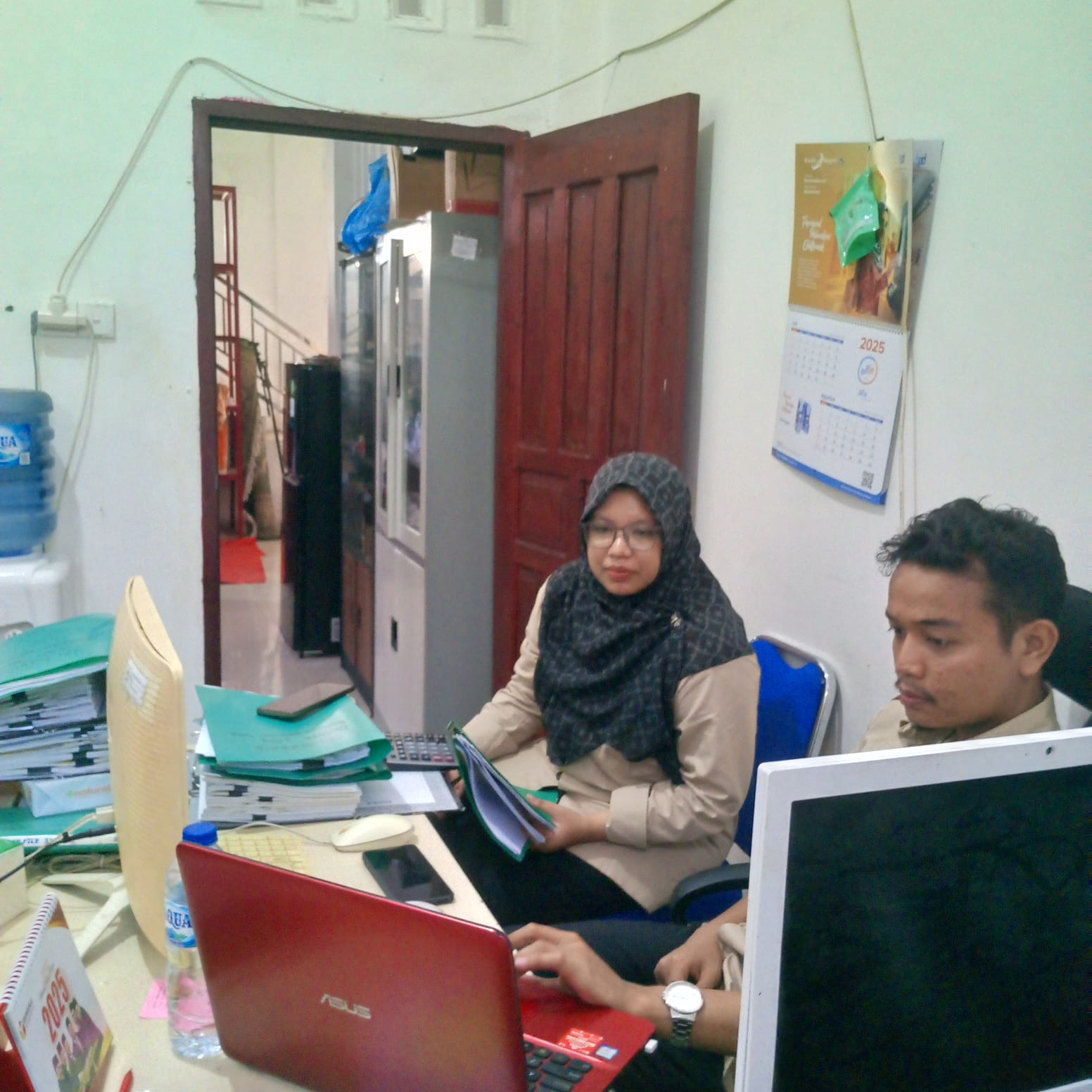 Zoom sosialisasi pengisian dan Penyusunan Sasaran Kinerja Pegawai (SKP) melalui daring menggunakan aplikasi zoom meeting yang digelar oleh Bawaslu Provinsi Sumatera Barat pada Selasa (12/08/2025). 