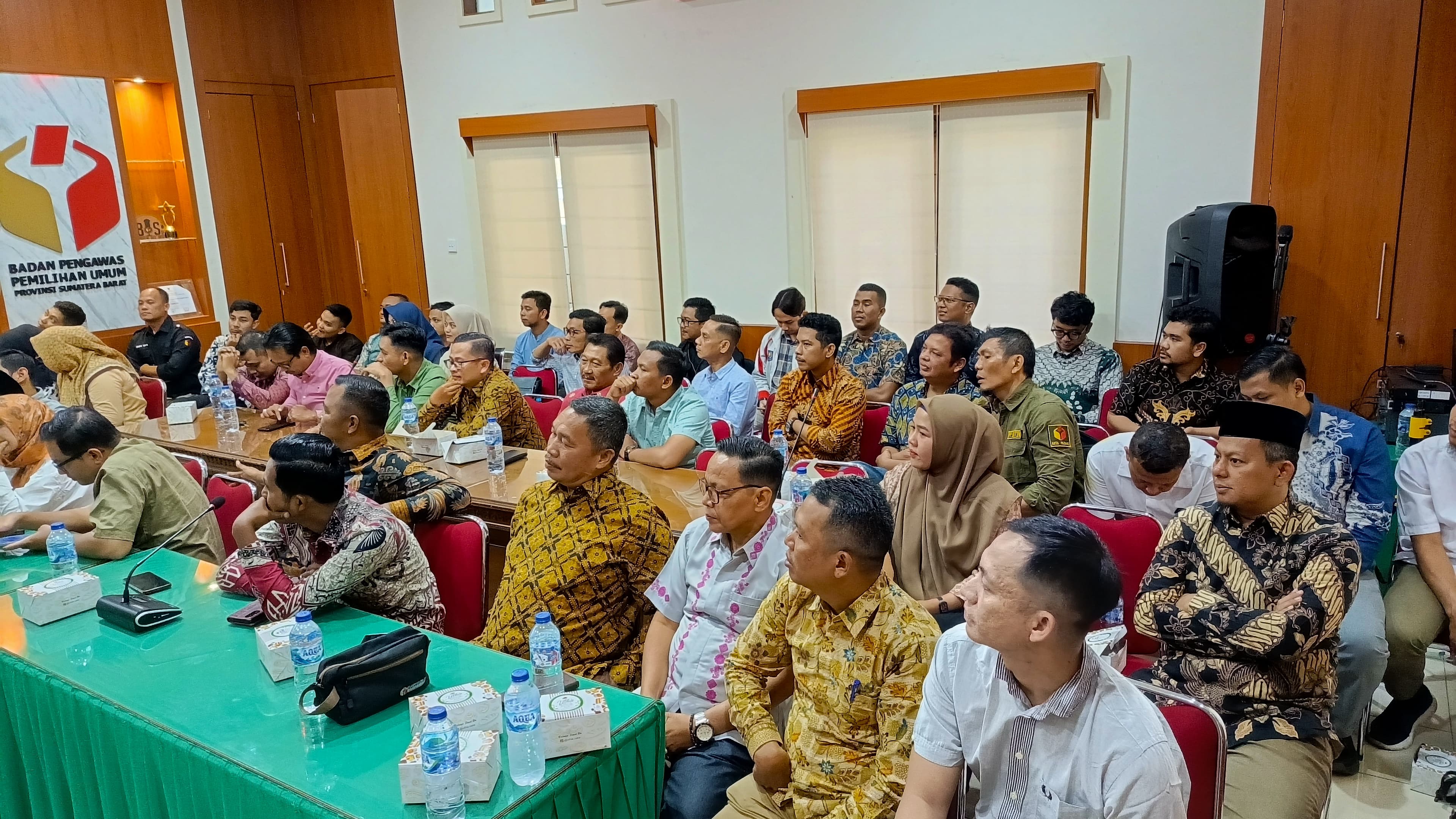 Rapat terkait Penguatan Kelembagaan Dalam Rangka Penilaian Pengisian Kuisoner E-Monev Komisi Informasi Sumatera Barat Tahun 2025 pada jumat, 29/08/25.