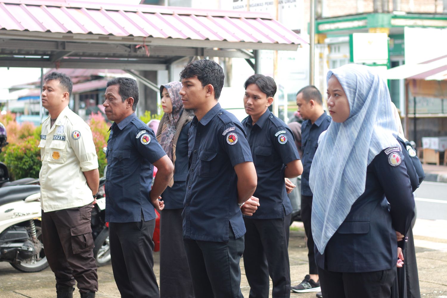 Jajaran Sekretariat Bawaslu Kota Pariaman sedang melaksanakan Apel Pagi Bawaslu, 29/09/25