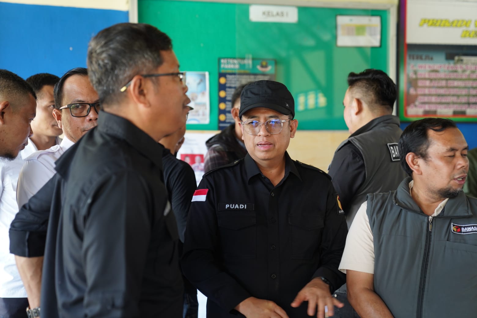 Anggota Bawaslu Puadi saat mengawasi Pilkada Ulang di salah satu TPS Khusus 901 di Lapas Narkotika Kelas II A Pangkalpinang pada Rabu (27/8/2025)/Foto: Publikasi dan Pemberitaan Bawaslu