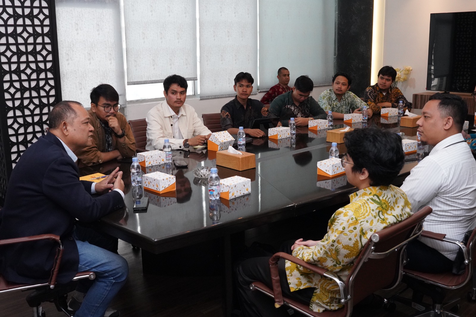 Anggota Bawaslu Totok Hariyono saat beraudiensi dengan Dewan Pimpinan Pusat (DPP) Lembaga Advokasi dan Bantuan Hukum Bulan Bintang (LABH) di Gedung Bawaslu, Kamis, (28/8/2025).