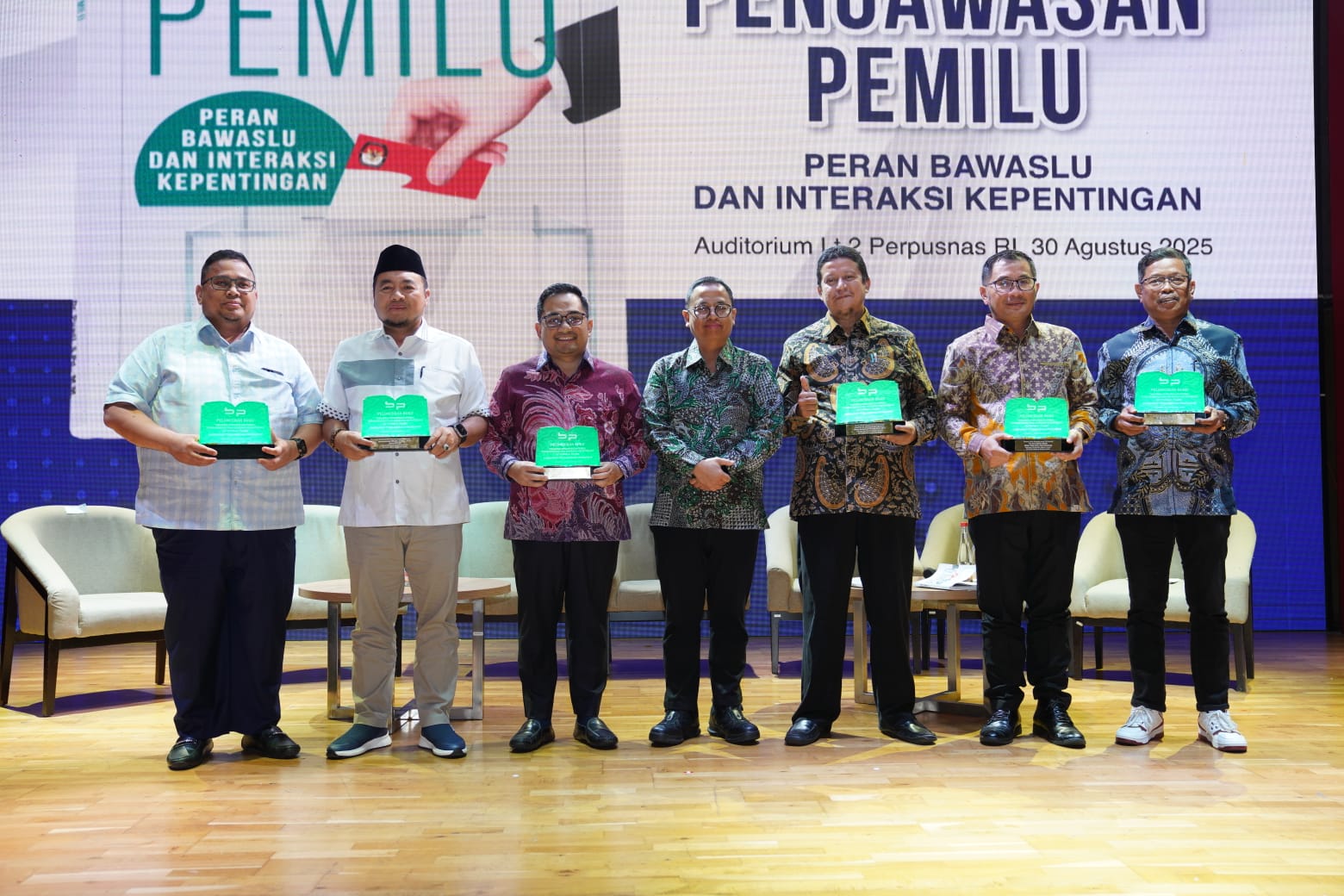 Anggota Bawaslu Puadi saat peluncuran Buku Dinamika Pengawasan Pemilu: Peran Bawaslu dan Interaksi Kepentingan di Perpustakaan Nasional, Sabtu (30/8/2025).