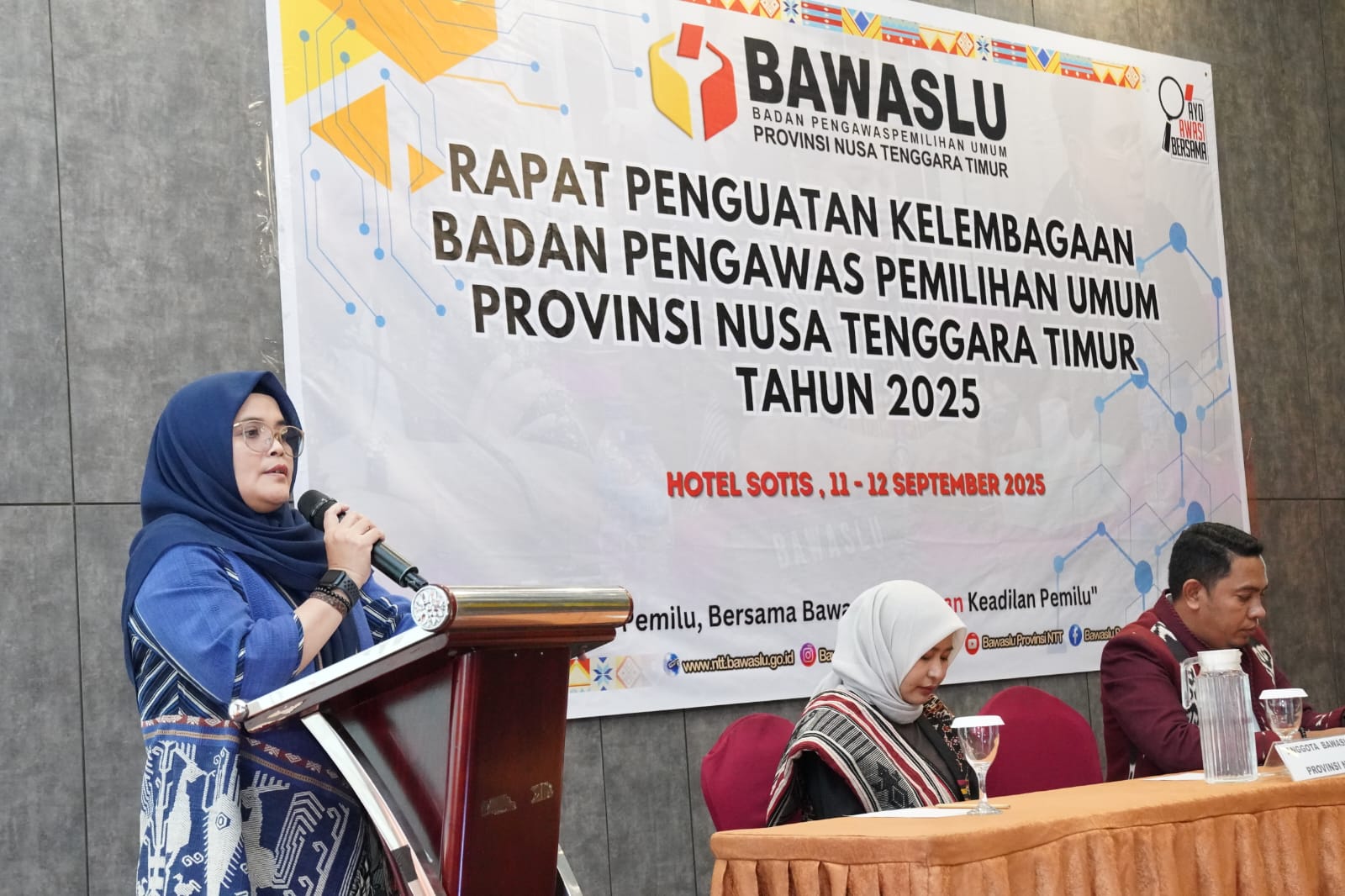 Anggota Bawaslu Lolly Suhenty saat membuka Rapat Penguatan Kelembagaan Bawaslu Provinsi Nusa Tenggara Timur, di Kupang, Kamis, (11/9/2025)/Foto: Publikasi dan Pemberitaan Bawaslu