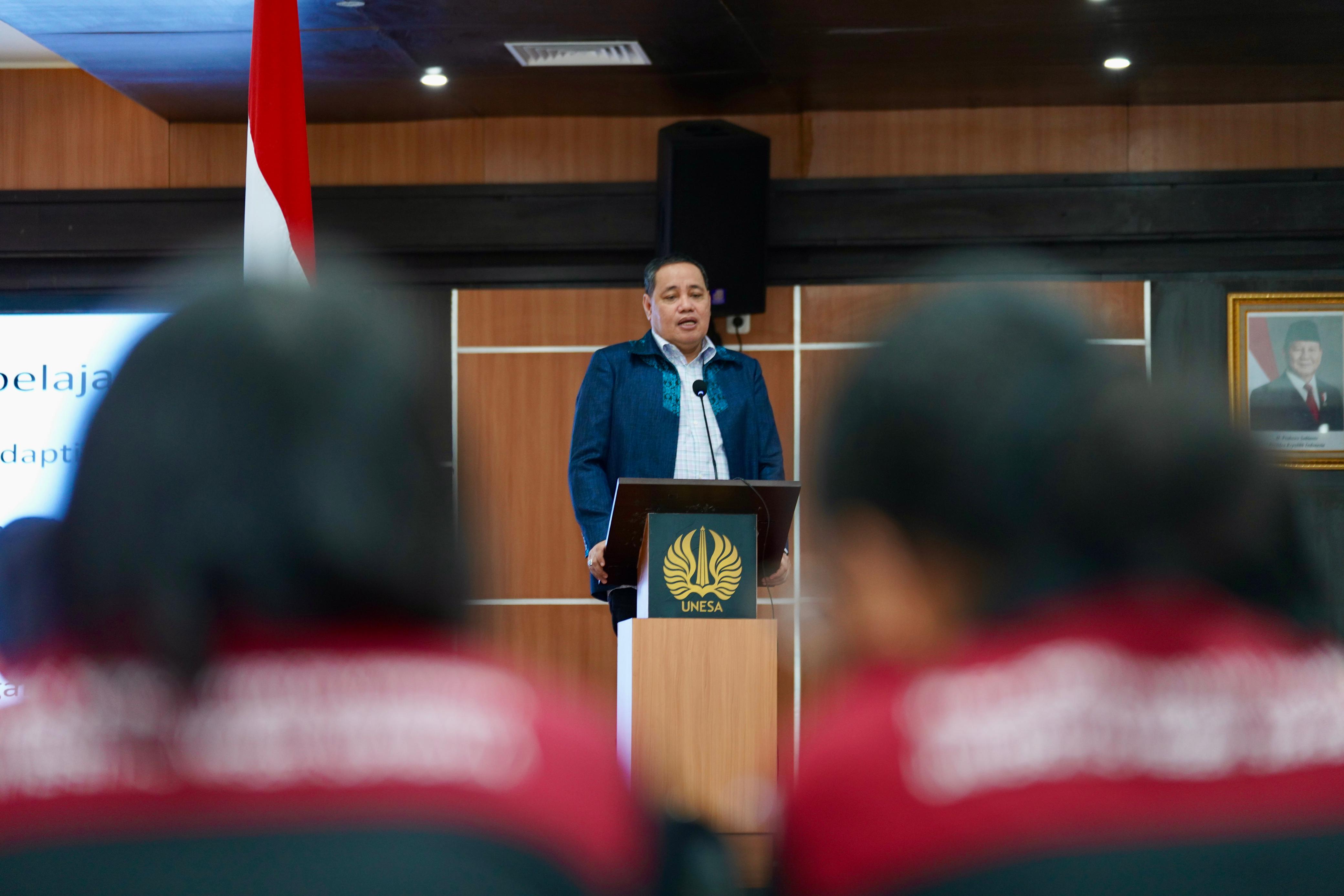 Anggota Bawaslu Herwyn JH Malonda dalam FGD tersebut di Unesa, Kamis (18/9/2025) dalam FGD Evaluasi Tata Kelola Organisasi Pengawas Pemilu.