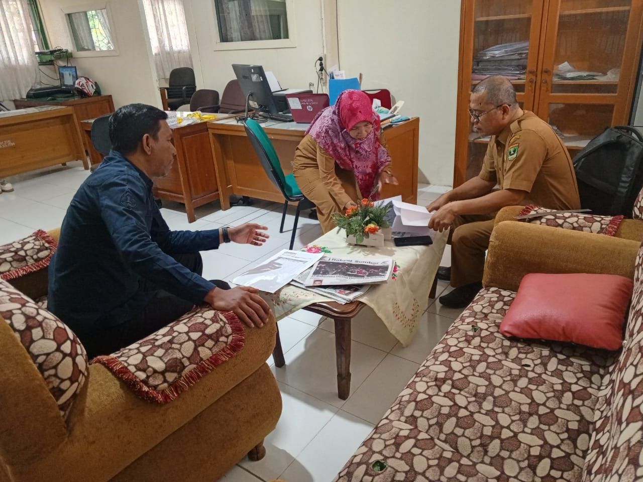 Bawaslu Kota Pariaman menyampaikan draft Nota Kesepahaman (MOU) guna mendukung pelaksanaan pemutakhiran data pemilih berkelanjutan, 05/08/25