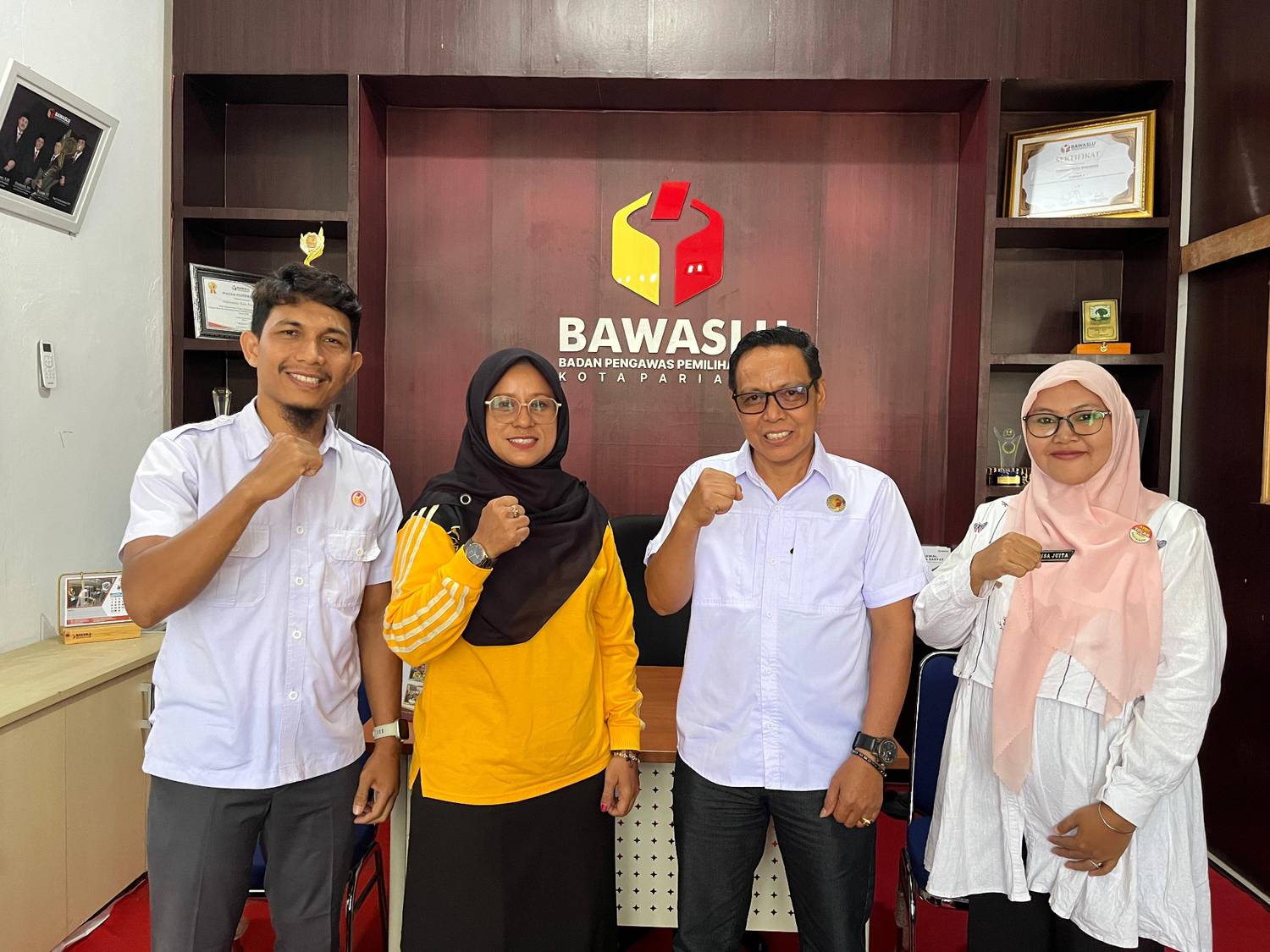 Foto bersama terkait kolaborasi Bawaslu Pariaman dengan RSUD M. Yamin, 06/08/25