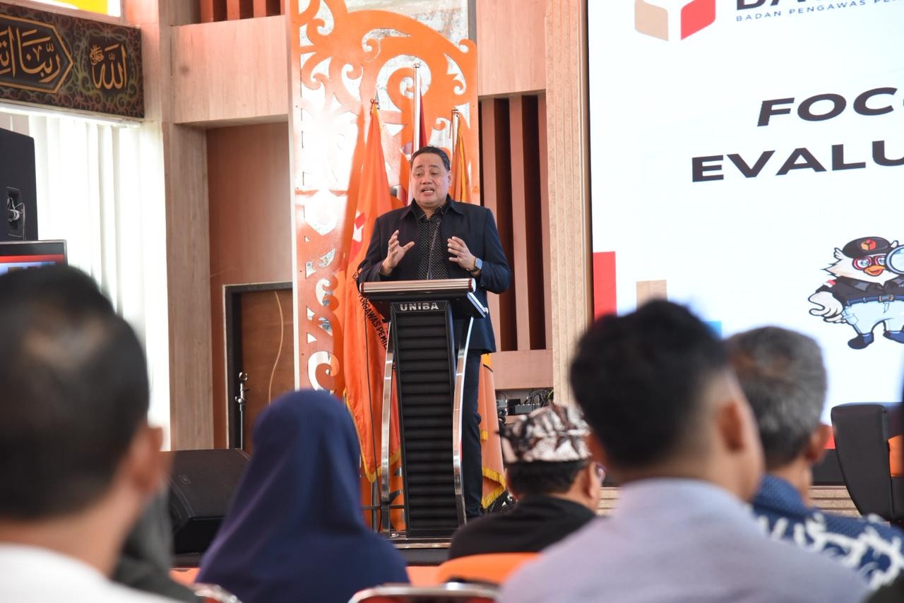 Anggota Bawaslu Herwyn JH Malonda dalam Focus Group Discussion (FGD) bertajuk Evaluasi Tata Kelola Organisasi Pengawas Pemilu di Auditorium Universitas Balikpapan (Uniba), Selasa (9/9/2025).