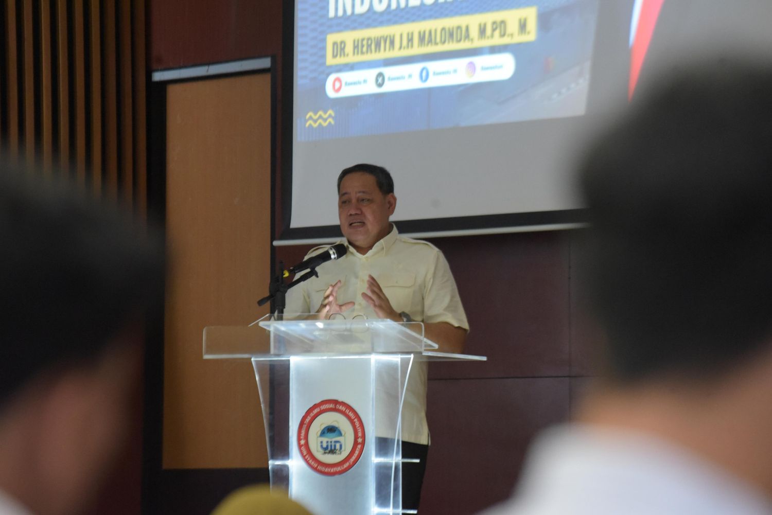 Anggota Bawaslu Herwyn JH Malonda alam Focus Group Discussion (FGD) bertajuk Evaluasi Tata Kelola Organisasi Pengawas Pemilu di Universitas Islam Negeri (UIN) Syarief Hidayatullah, Jumat (27/9/2025).