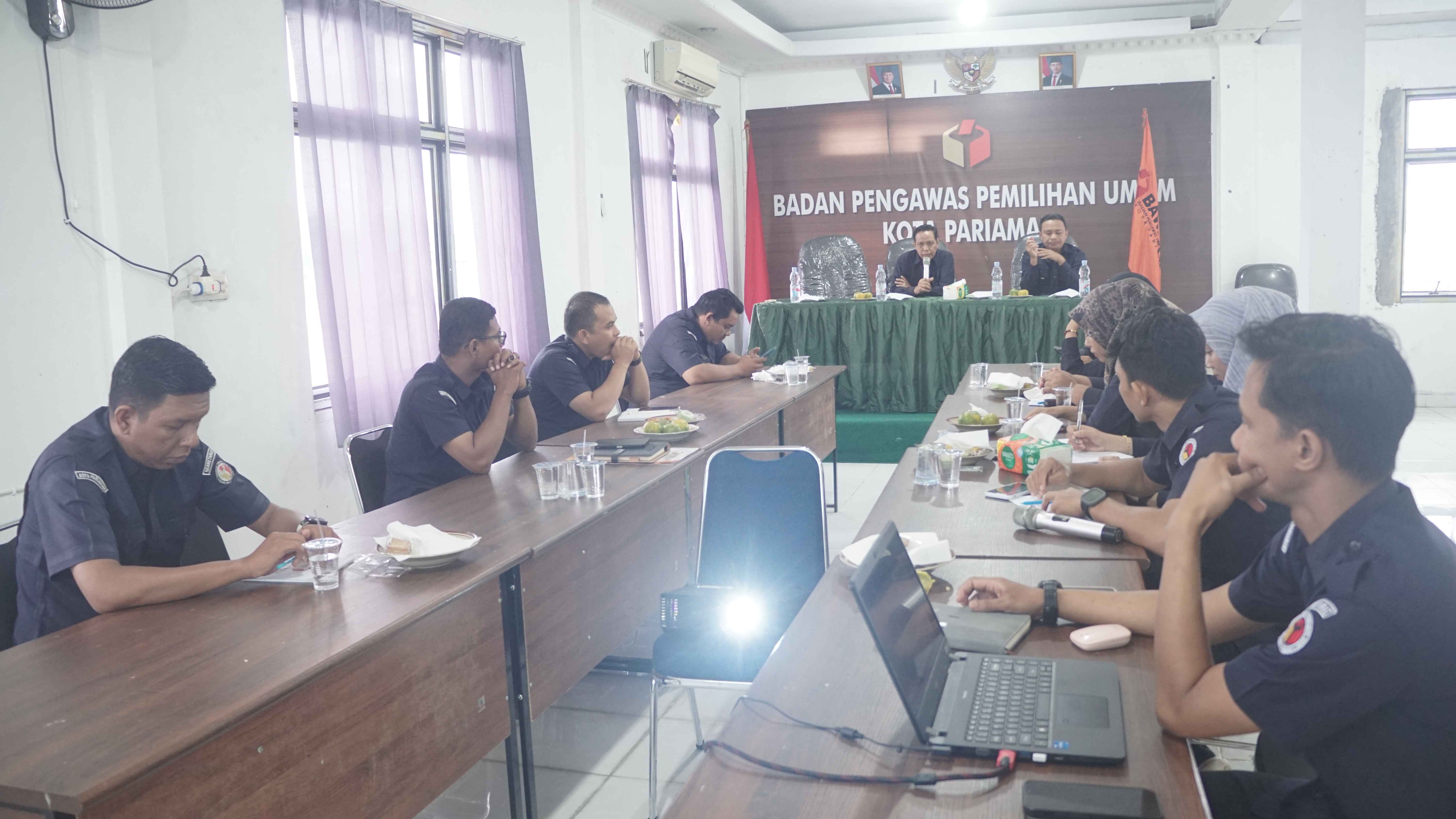 Rapat persiapan penyebaran kuesioner KM Bawaslu Kota Pariaman, 20/10/25