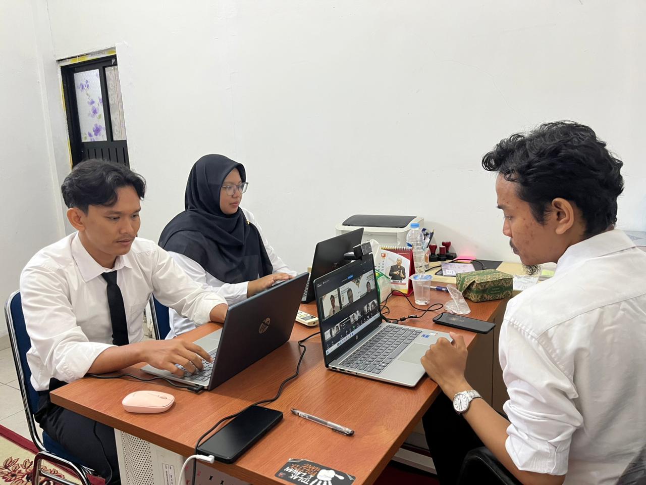 Zoom meeting saat pelatihan dasar CPNS Bawaslu Kota Pariaman, 06 Oktober 2025