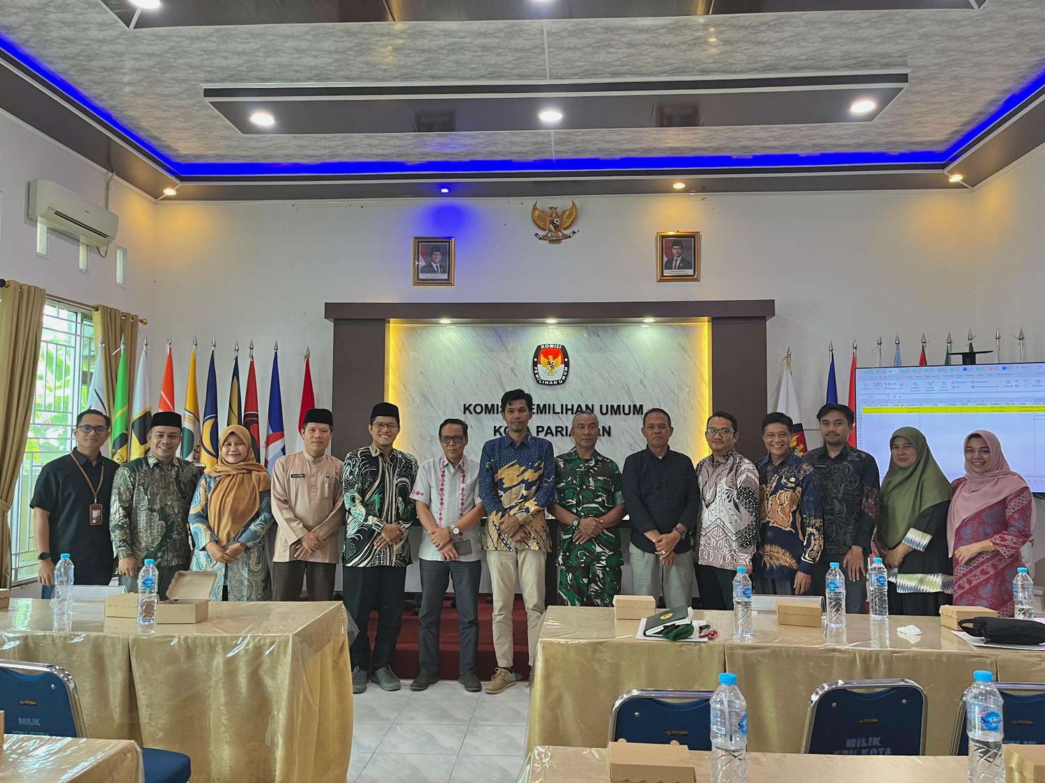 Foto Bersama Bawaslu, KPU dan Forkopimda dalam Rapat Pleno Rekapitulasi PDPB triwulan III tahun 2025, 03/10/25