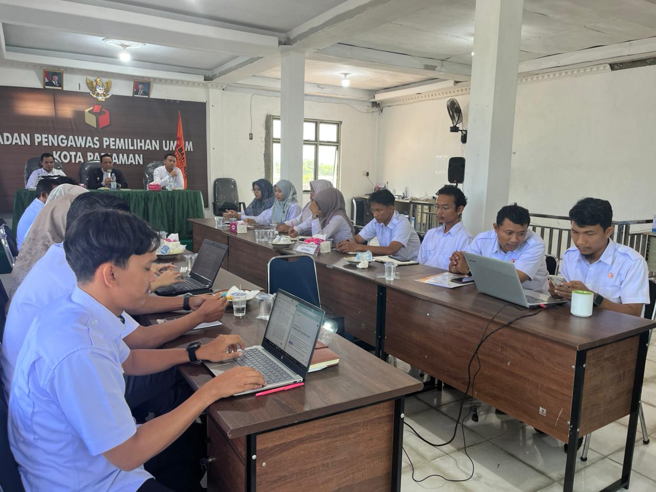 Rapat internal Bawaslu Kota Pariaman terkait progres kegiatan tahun 2026, rabu 28/01/26