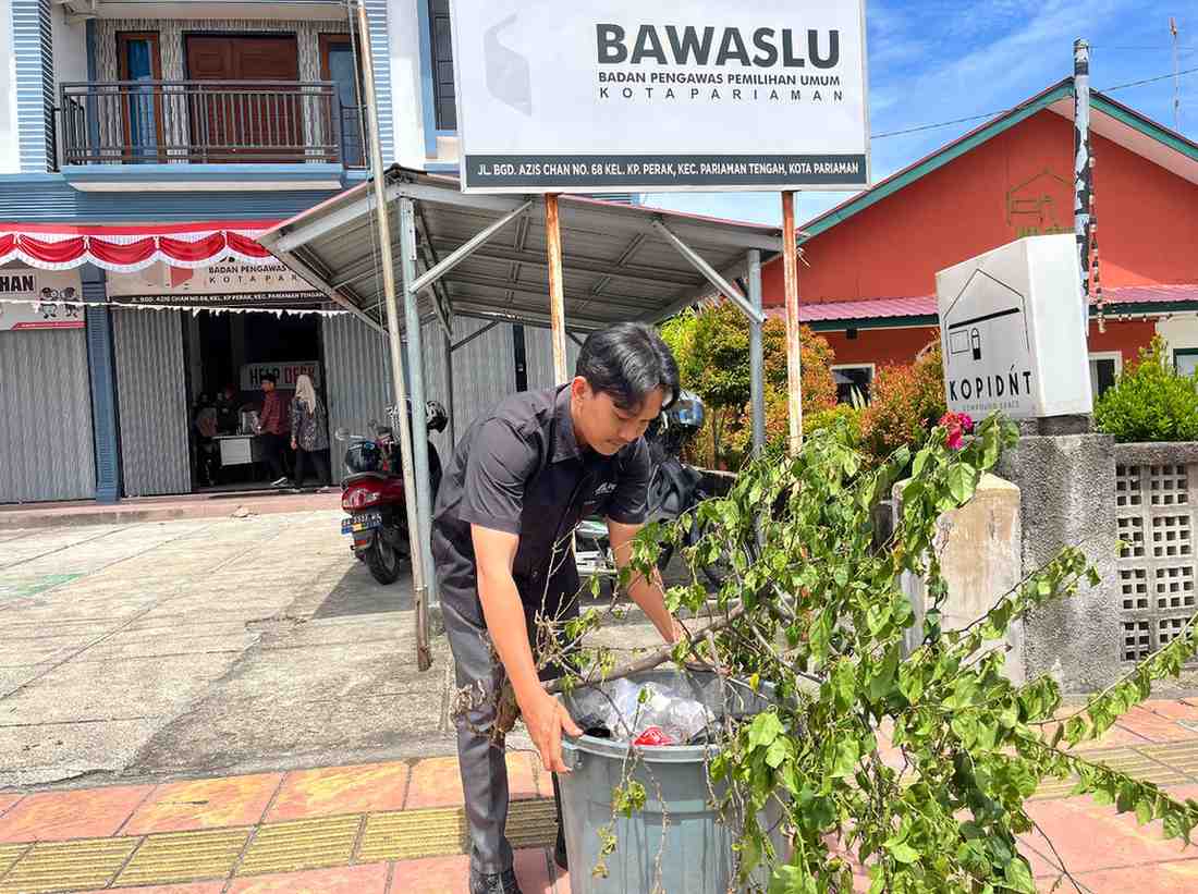 Jumpa Berlian Bawaslu Kota Pariaman dengan kegiatan gotong royong, 30/01/26