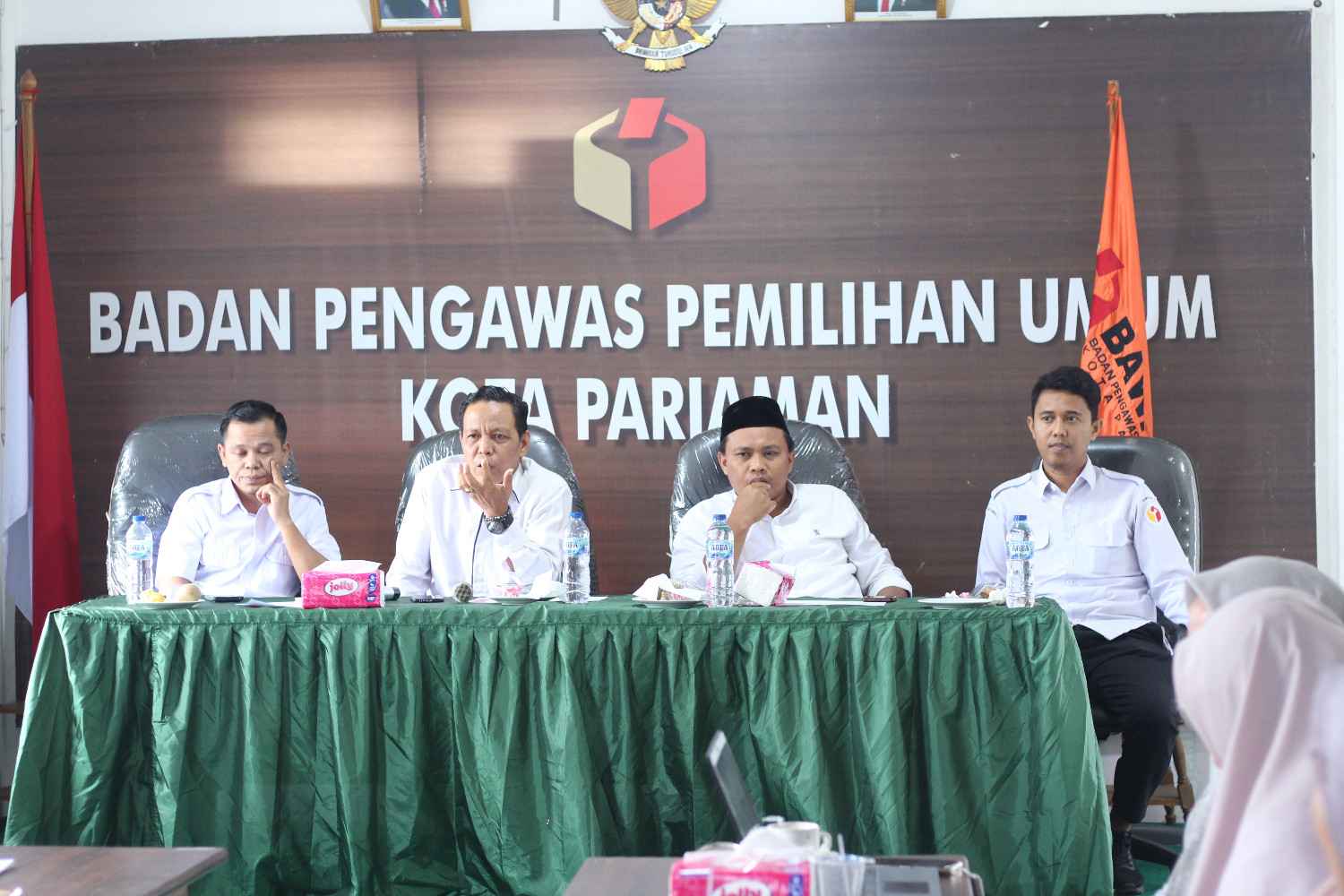 Ketua Bawaslu Kota Pariaman saat memberikan arahan terkait pengawasan PDPB pada rapat internal, Rabu 15/04/2026