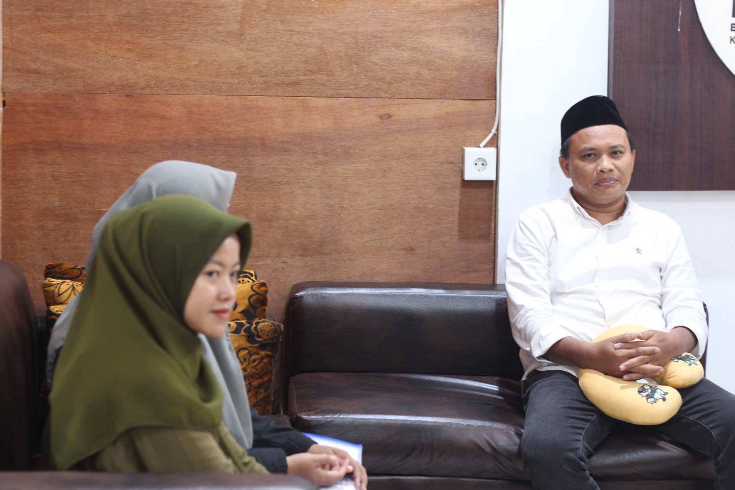 Pimpinan Bawaslu Kota Pariaman, Ulil Amri menyambut kunjungan PMII pada rabu, 15/04/2026.