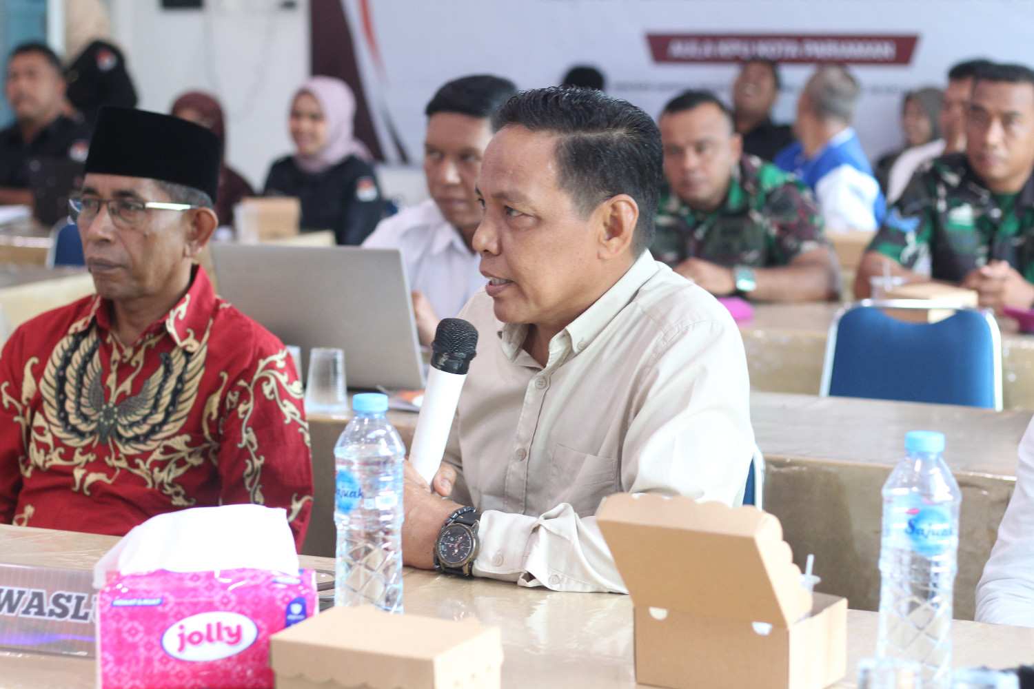 Riswan Ketua Bawaslu Kota p[ariaman menyampaikan arahan dalam Pleno PDPB Triwulan II, 01/07/26