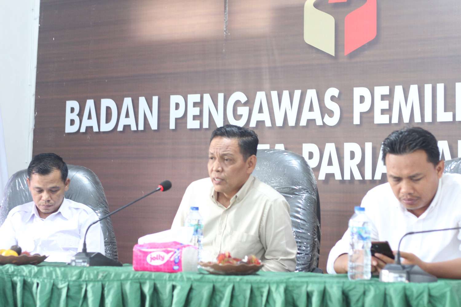 Pimpinan Bawaslu Pariaman sedang memberikan arahan saat kegiatan Selaras, 01/07/26