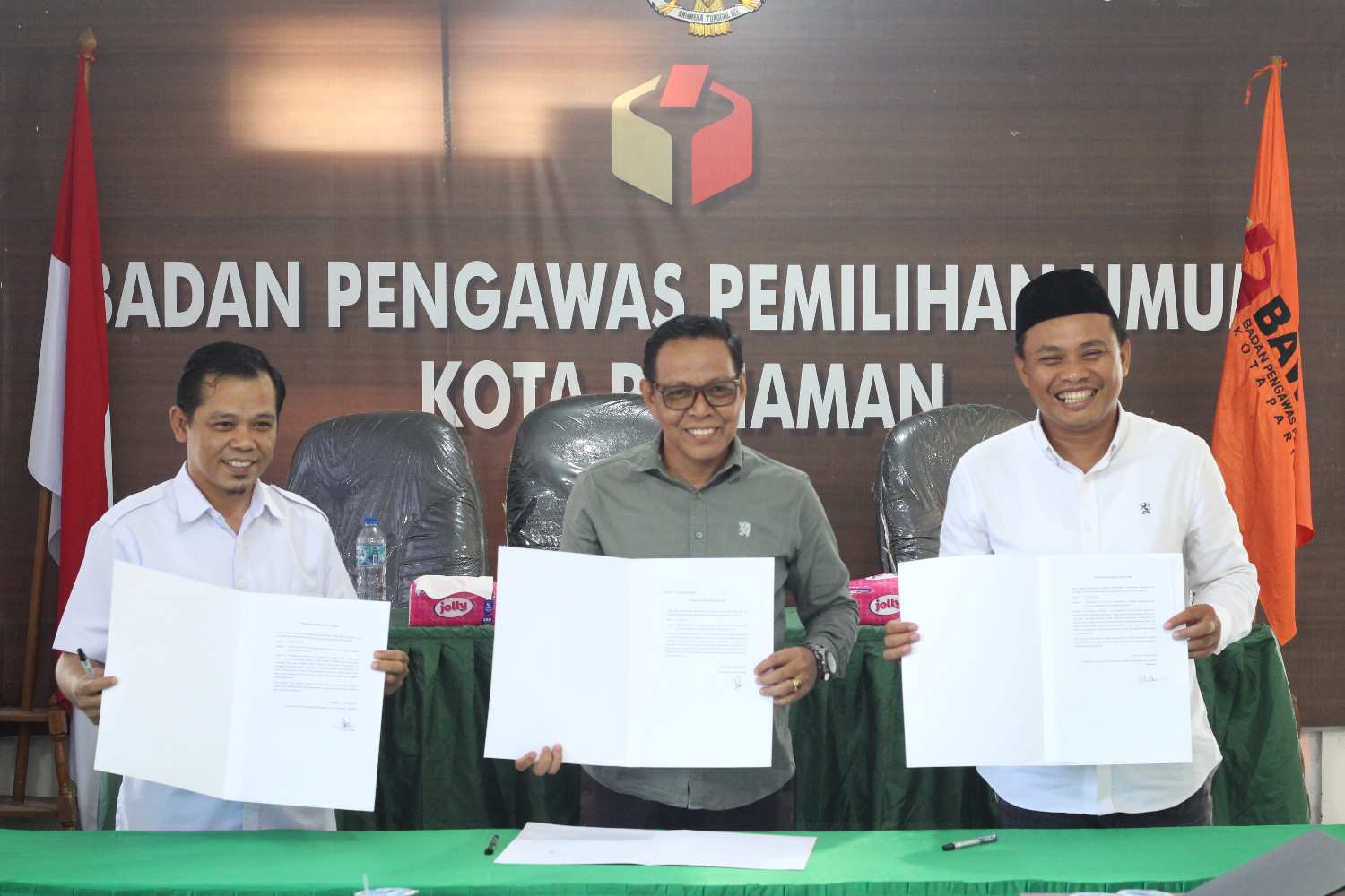 Penandatanganan IKU Bawaslu Kota Pariaman dan Bawaslu Kabupaten/Kota se-Sumatera Barat, rtabu, 12/08/26