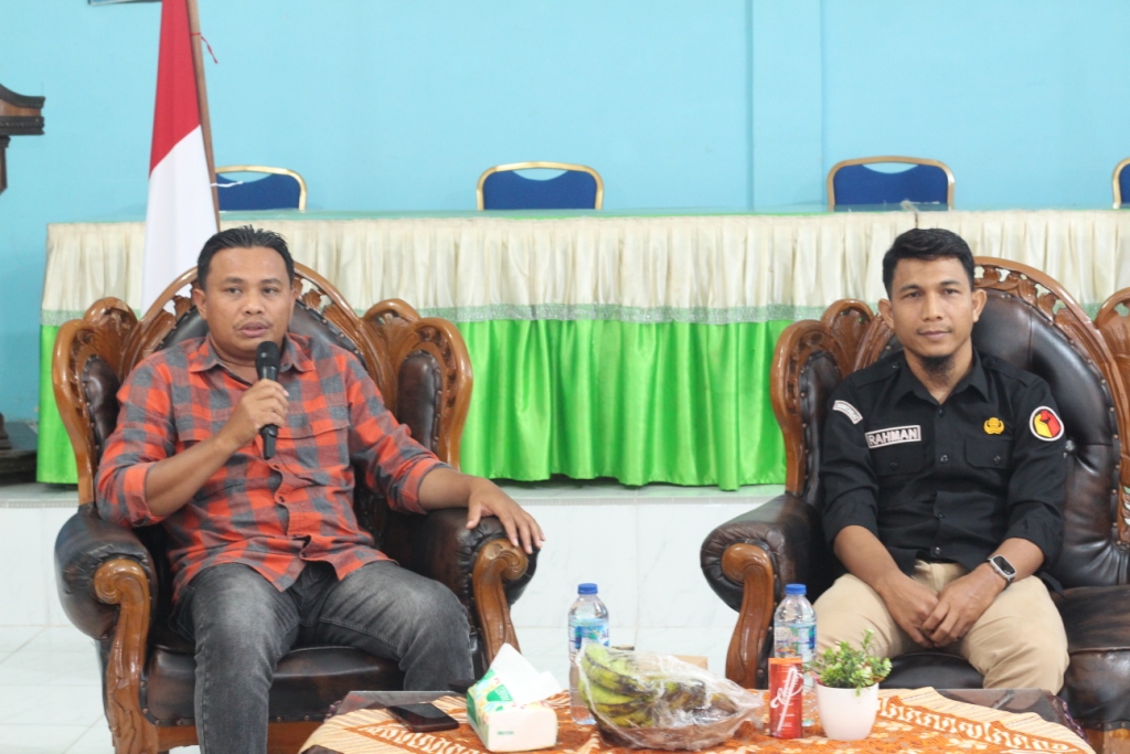 Anggota Bawaslu Kota Pariaman, Ulil Amri saat menyampaikan materi kepada peserta P2P, 25/07/26
