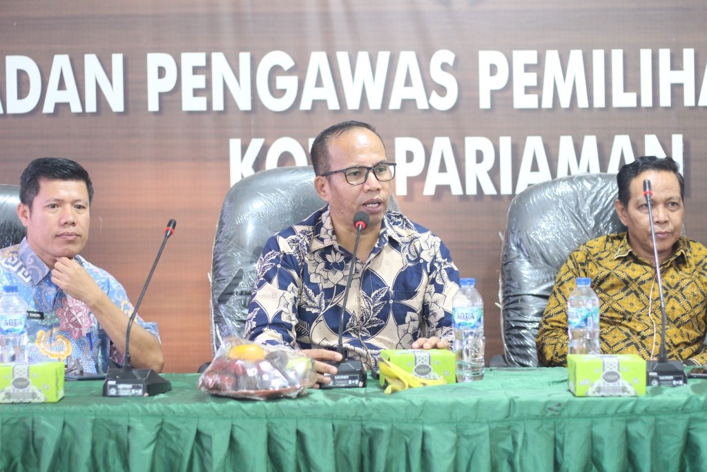 Anggota Bawaslu Provinsi SUmatera Barat, Vifner saat memberikan sambutan dalam kegiatan Penandatanganan Mou Bawaslu Pariaman dengan DInas Kominfo, Pemerintah Desa dan SMA, 23/07/26